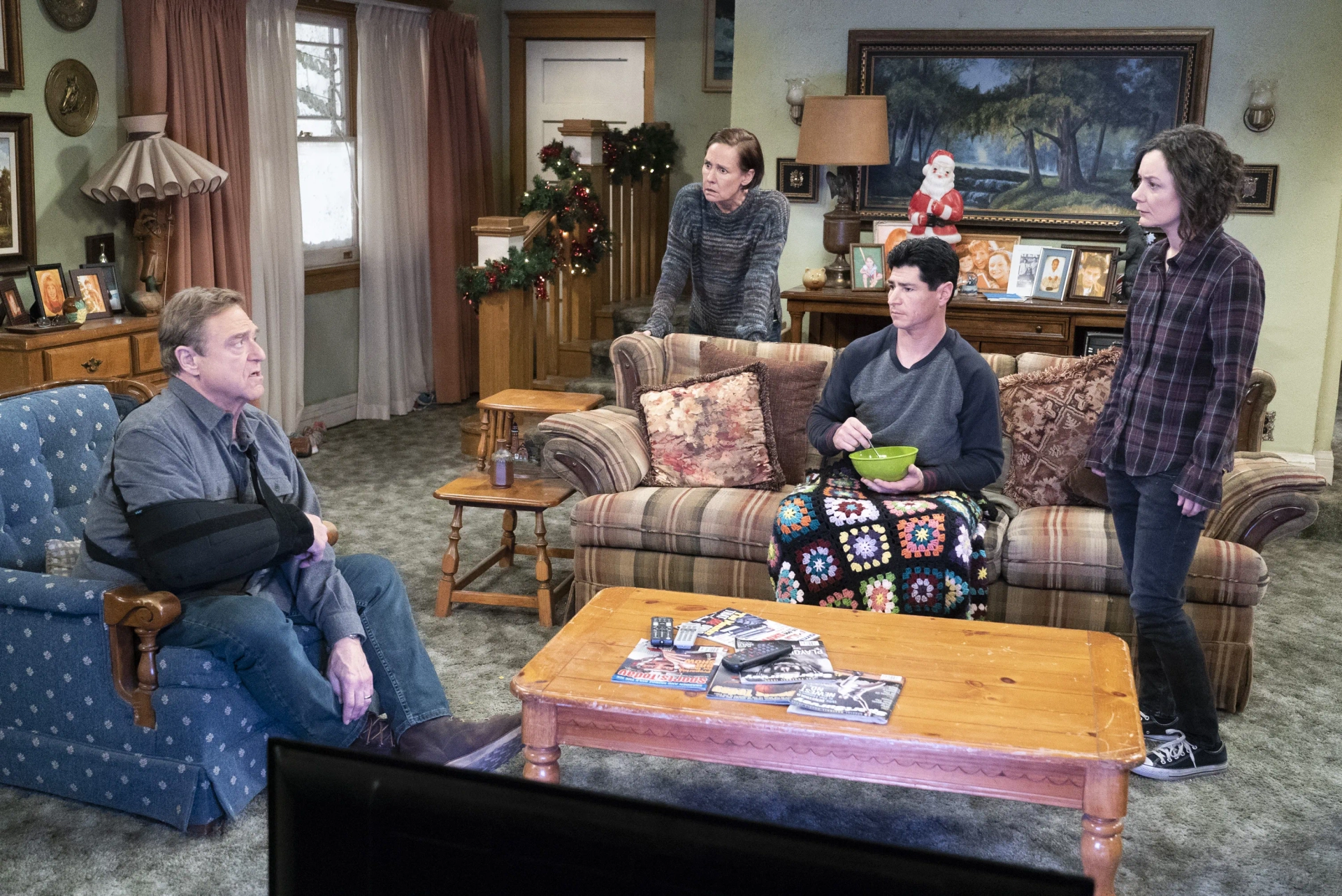 John Goodman, Sara Gilbert, Michael Fishman, and Laurie Metcalf in The Conners (2018)