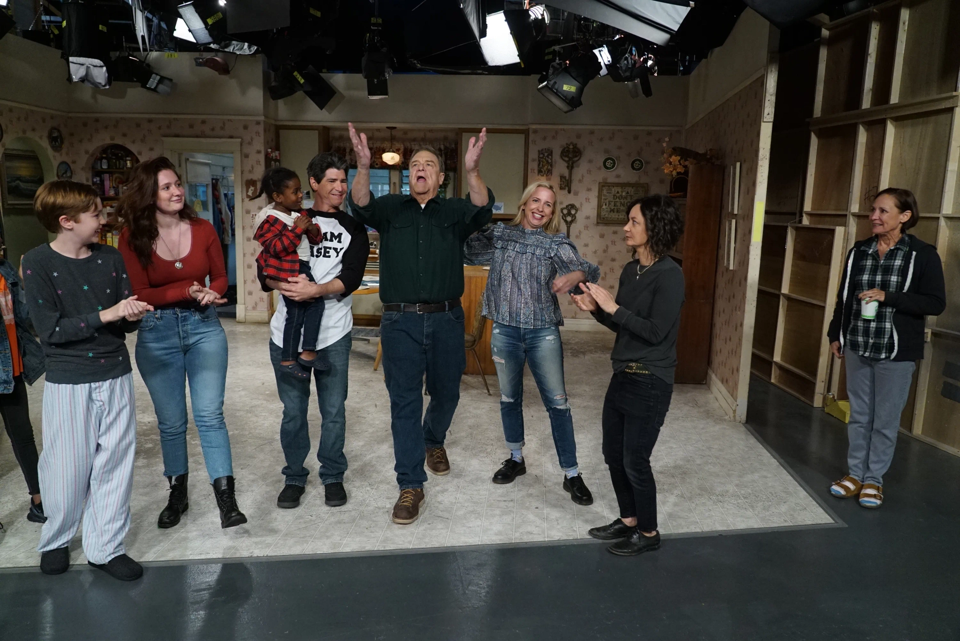 John Goodman, Sara Gilbert, Michael Fishman, Alicia Goranson, Laurie Metcalf, Emma Kenney, and Ames McNamara in The Conners: Lanford, Toilet of Sin (2019)