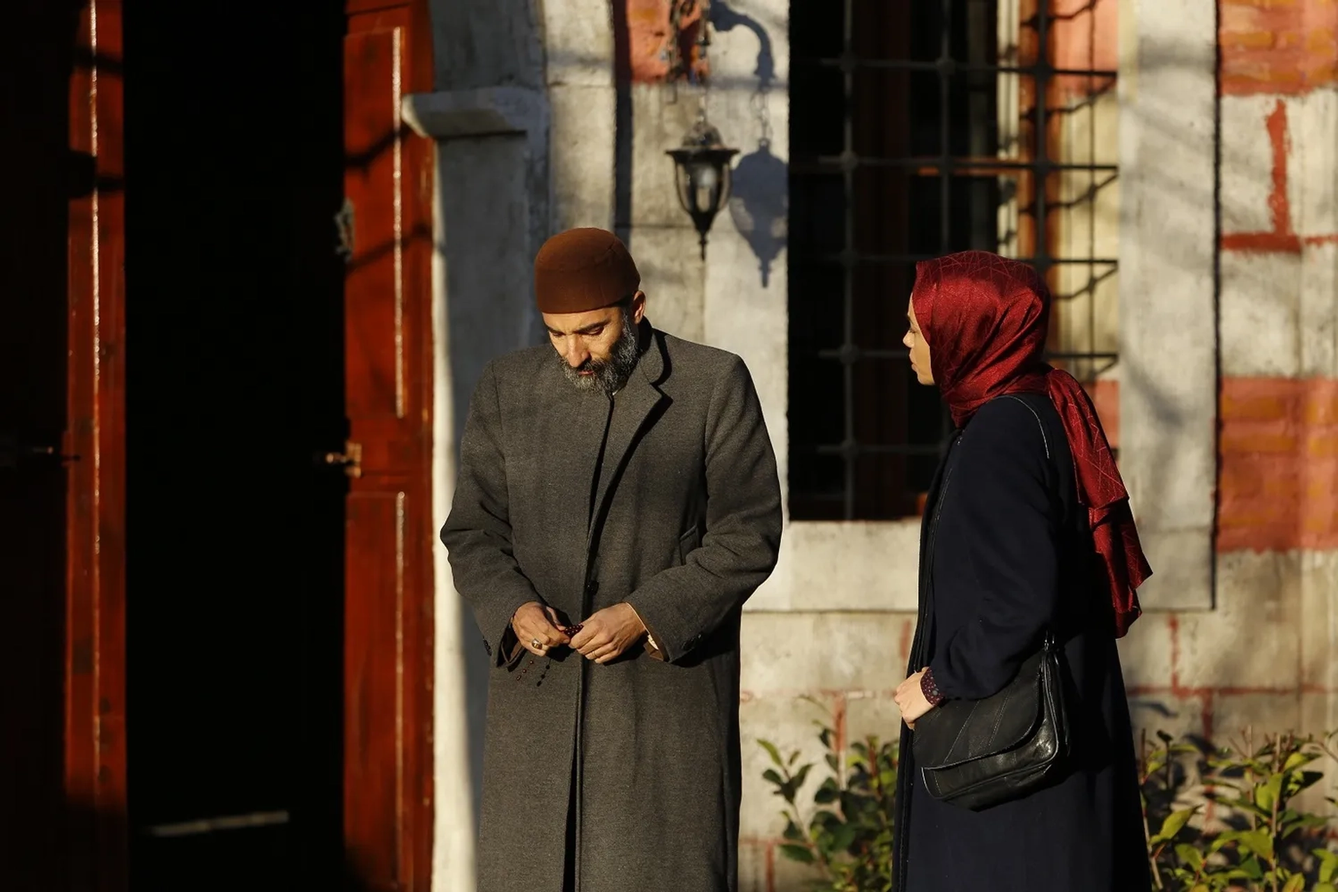 Özgü Namal and Mert Turak in Kizil Goncalar (2023)