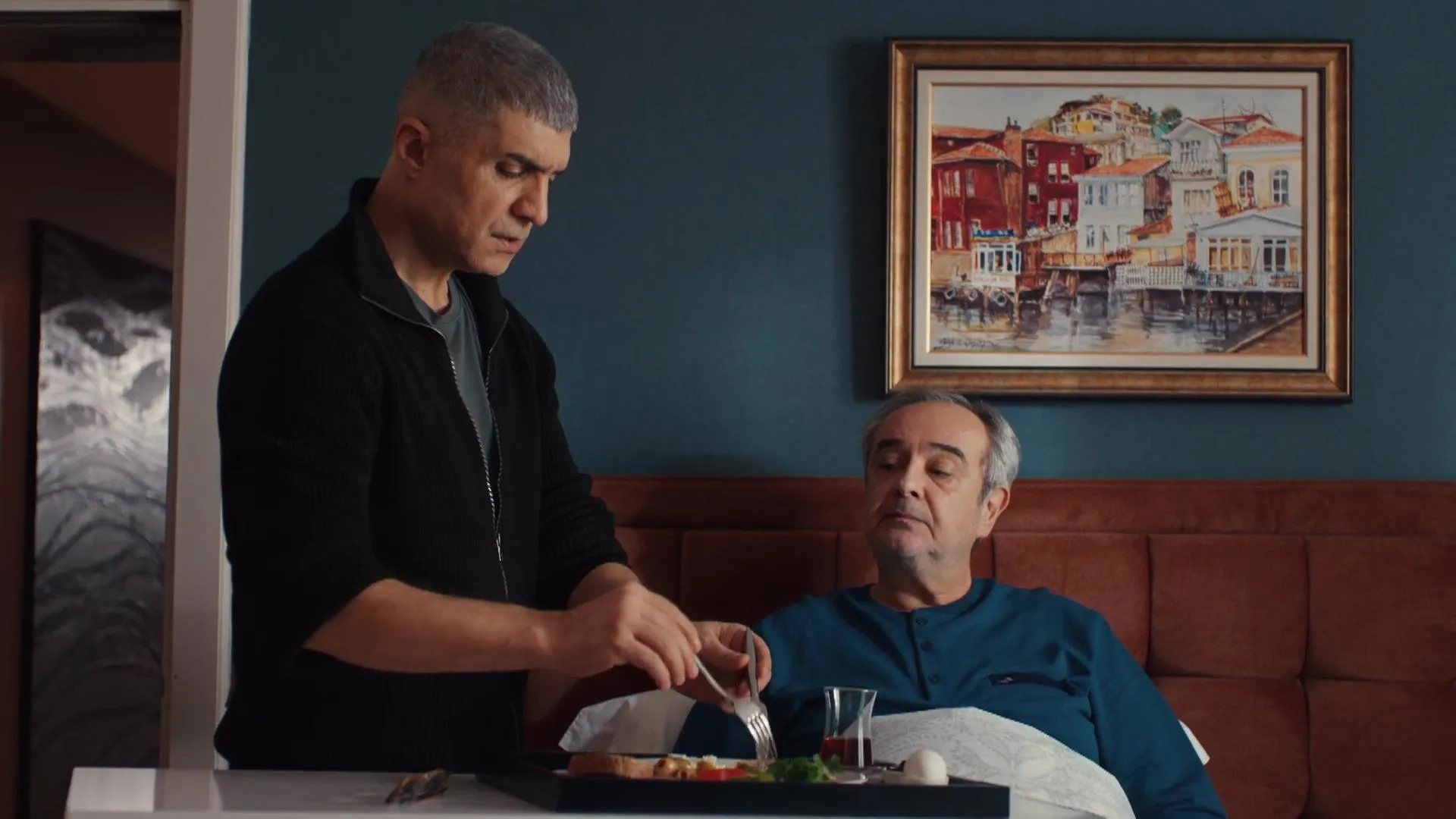 Özcan Deniz and Serif Erol in Kizil Goncalar (2023)