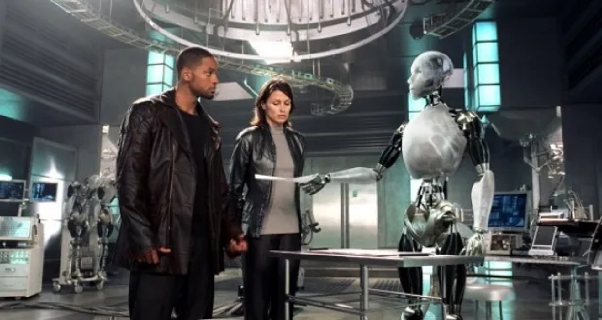 Will Smith, Bridget Moynahan, and Alan Tudyk in I, Robot (2004)