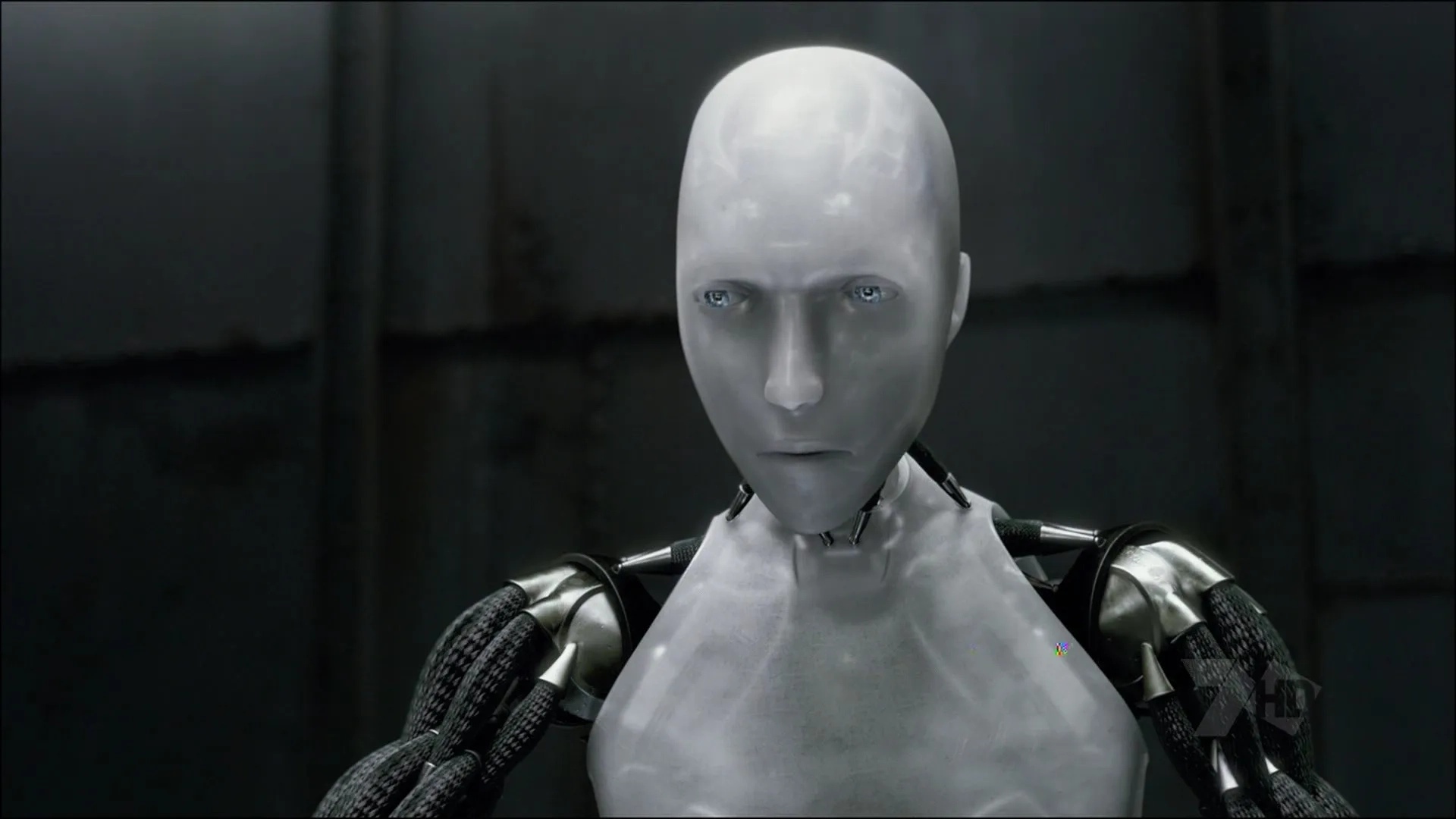 Alan Tudyk in I, Robot (2004)