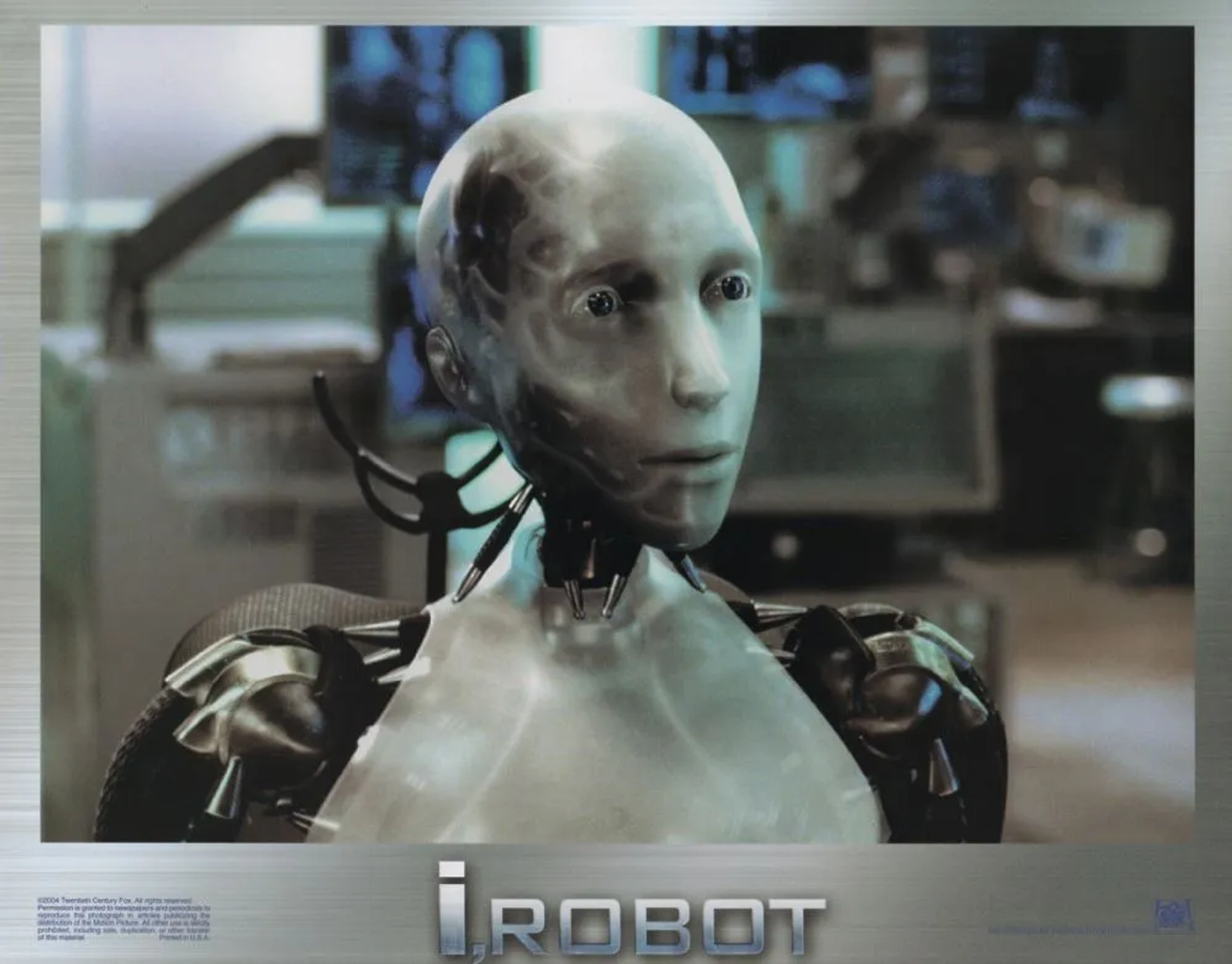 Alan Tudyk in I, Robot (2004)