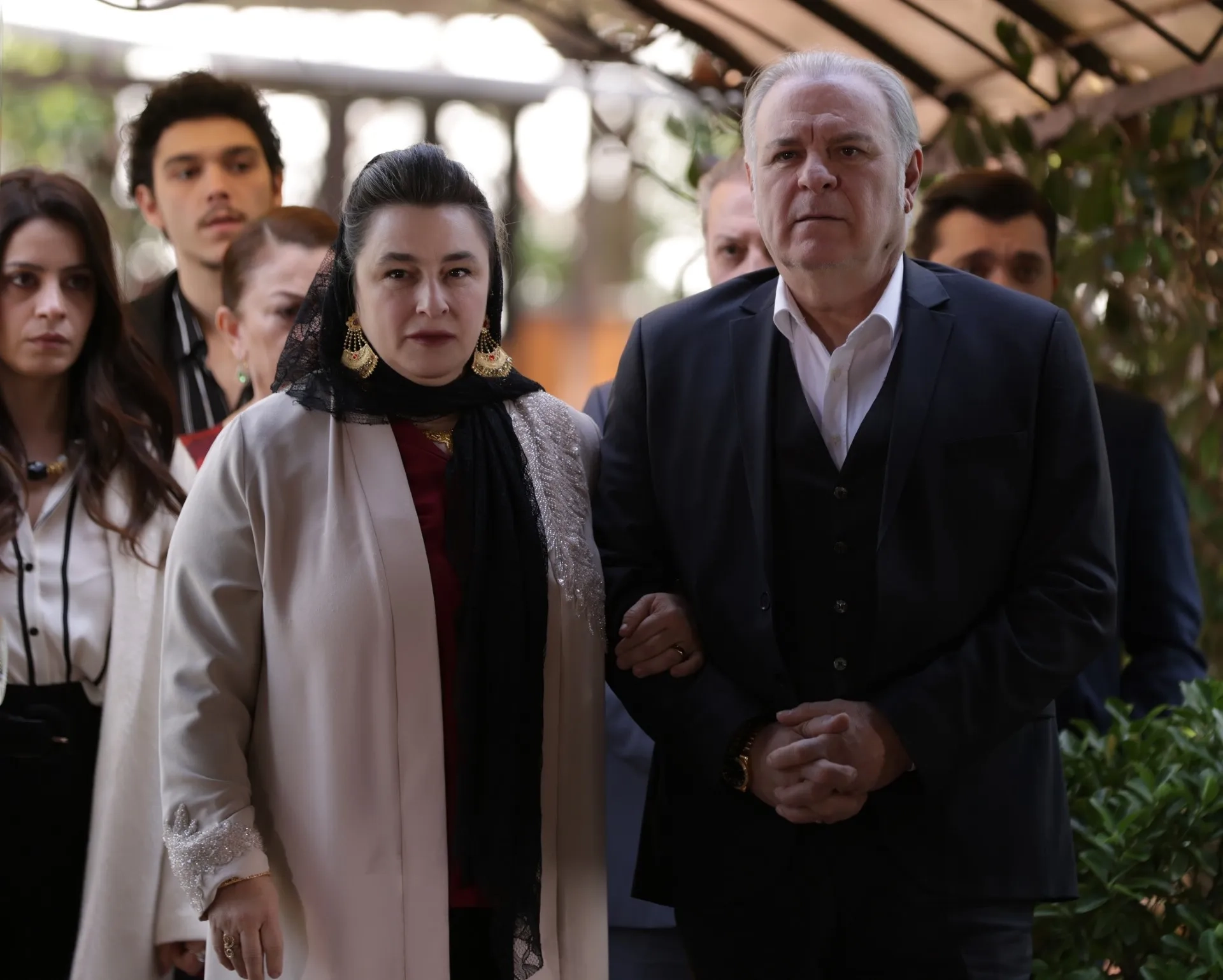 Burak Sergen, Taha Bora Elkoca, Hülya Sen, Esra Dermancioglu, Özgür Emre Yildirim, and Canan Atalay in Boundless Love (2023)