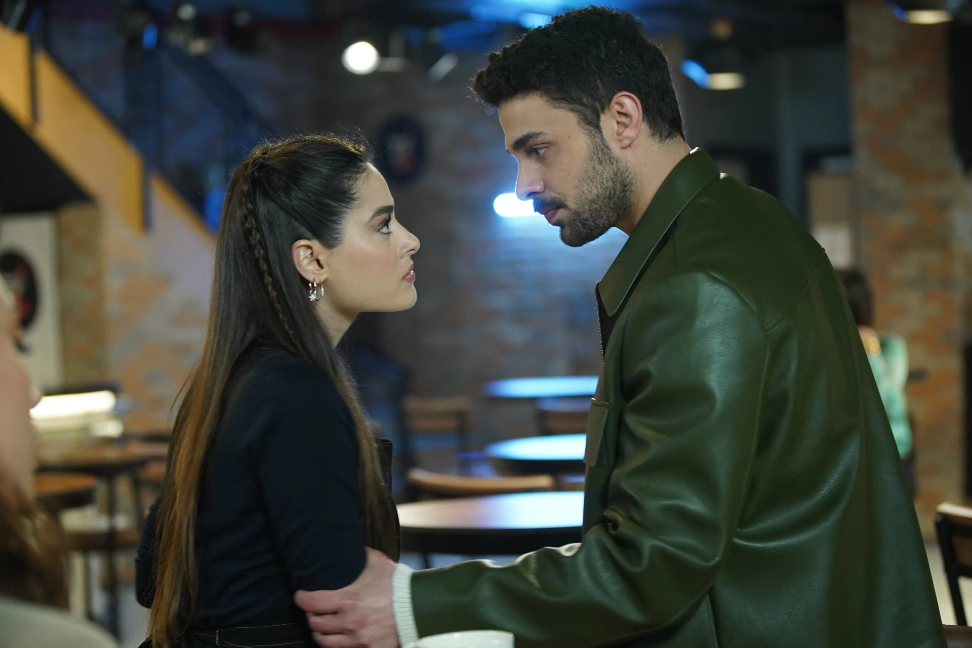 Halit Özgür Sari and Simay Barlas in Wild Heart (2023)