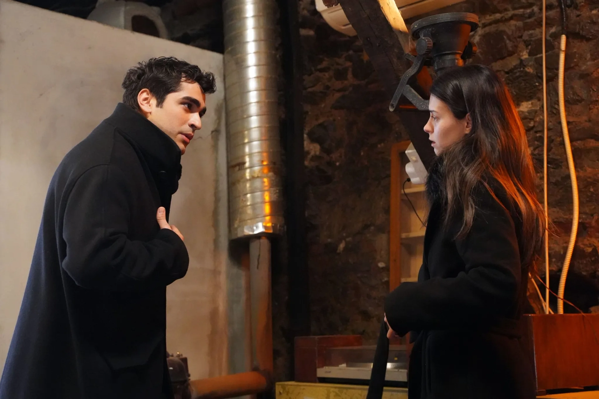 Mert Ramazan Demir and Buçe Buse Kahraman in Golden Boy (2022)