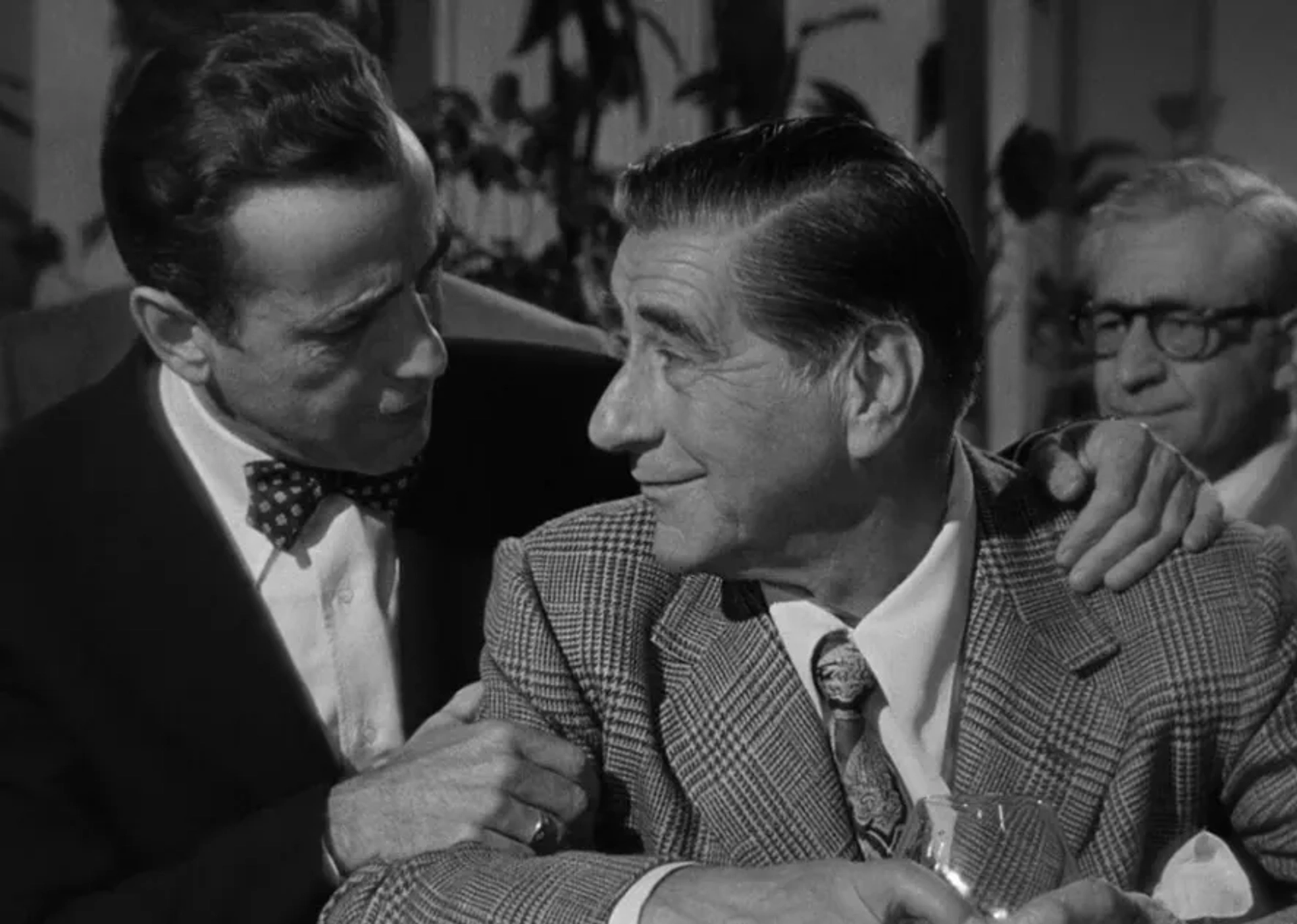 Humphrey Bogart, Art Smith, and Robert Warwick in In a Lonely Place (1950)