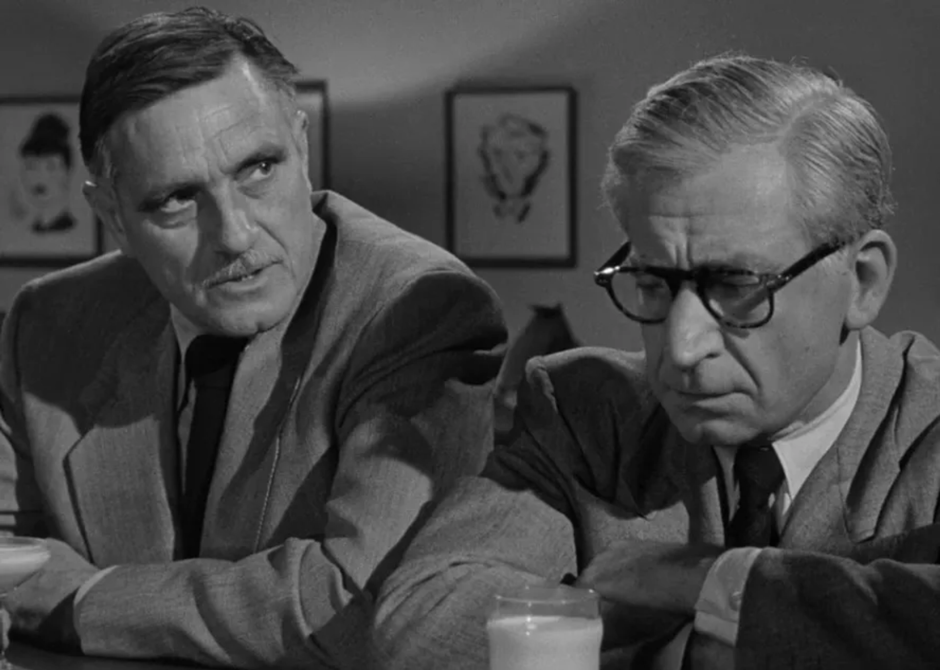 Morris Ankrum and Art Smith in In a Lonely Place (1950)