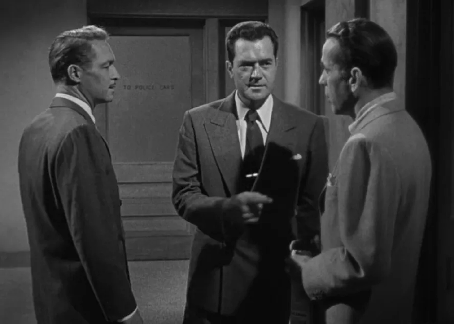 Humphrey Bogart, Frank Lovejoy, and Jack Reynolds in In a Lonely Place (1950)