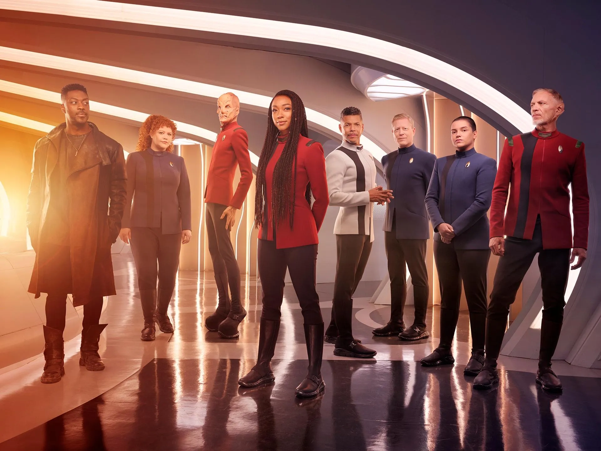 Wilson Cruz, Doug Jones, Callum Keith Rennie, Blu del Barrio, Sonequa Martin-Green, David Ajala, and Mary Wiseman in Star Trek: Discovery (2017)