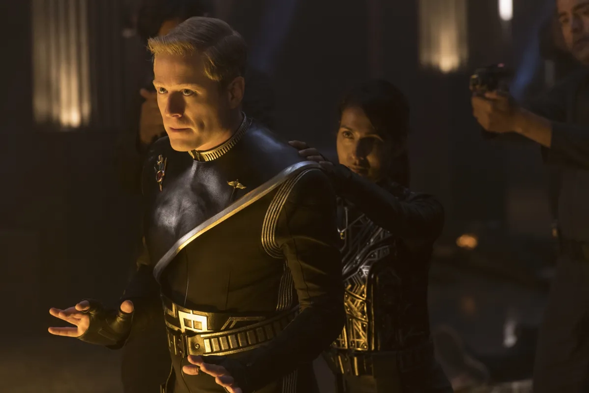 Anthony Rapp and Rekha Sharma in Star Trek: Discovery (2017)