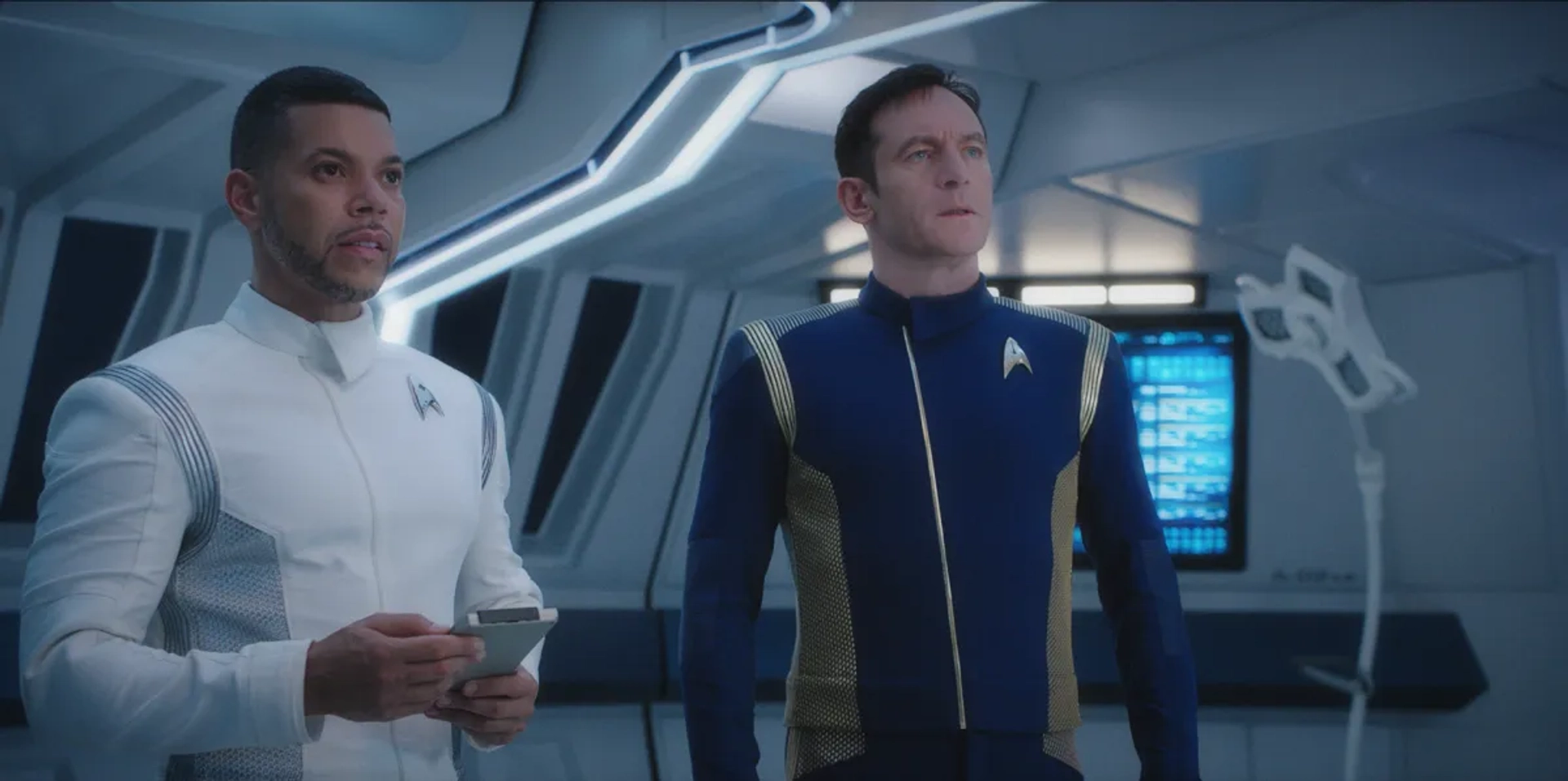 Jason Isaacs and Wilson Cruz in Star Trek: Discovery (2017)