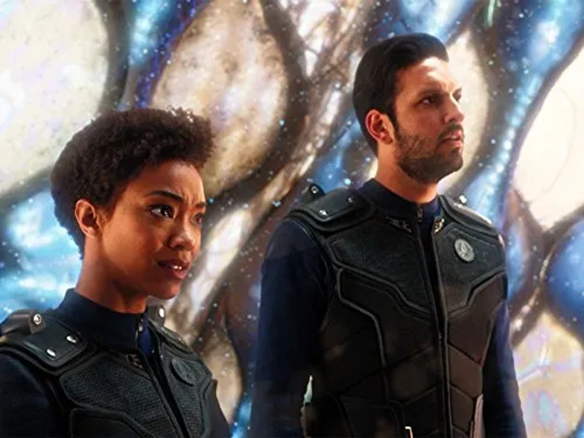 Sonequa Martin-Green and Shazad Latif in Star Trek: Discovery (2017)