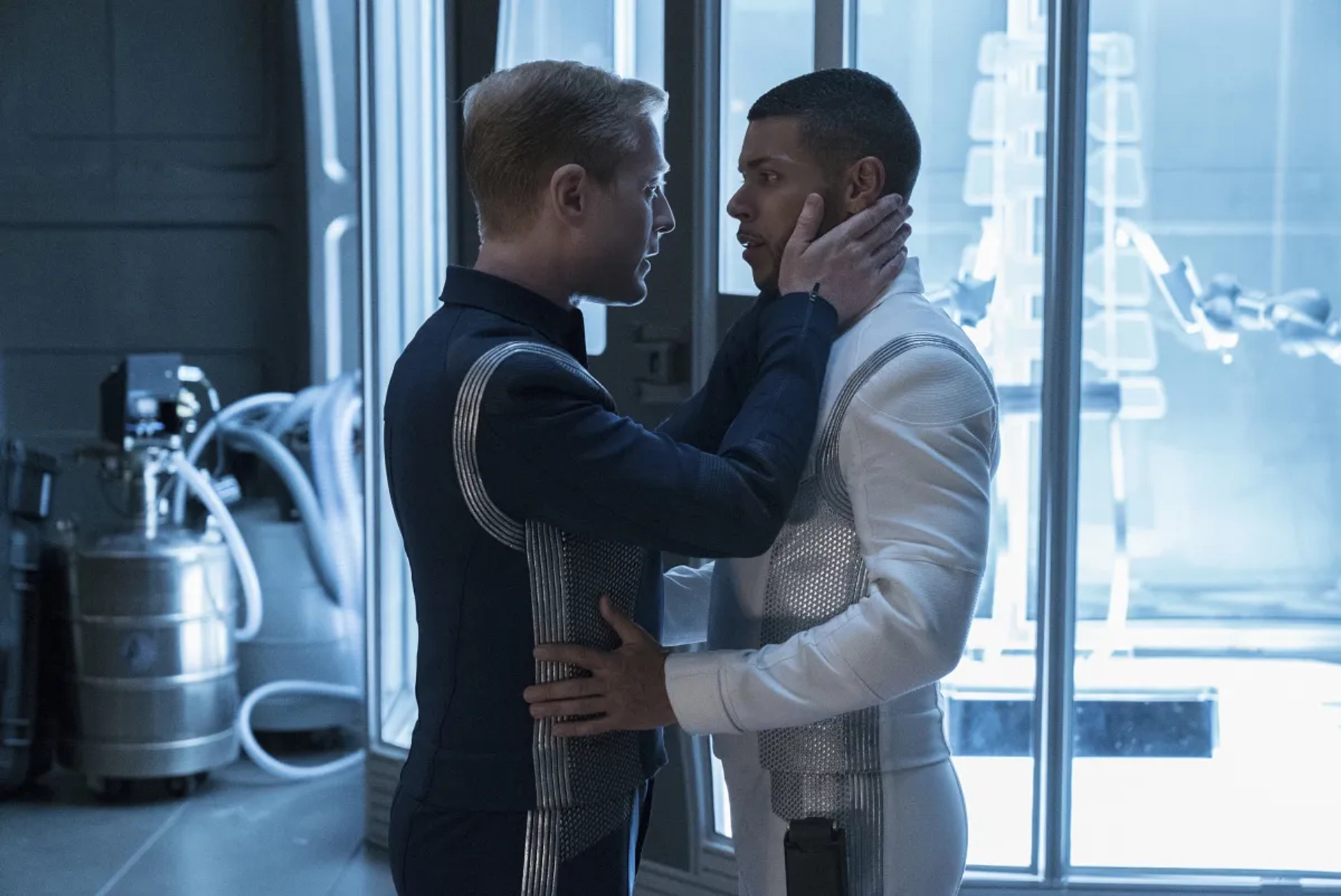 Wilson Cruz and Anthony Rapp in Star Trek: Discovery (2017)