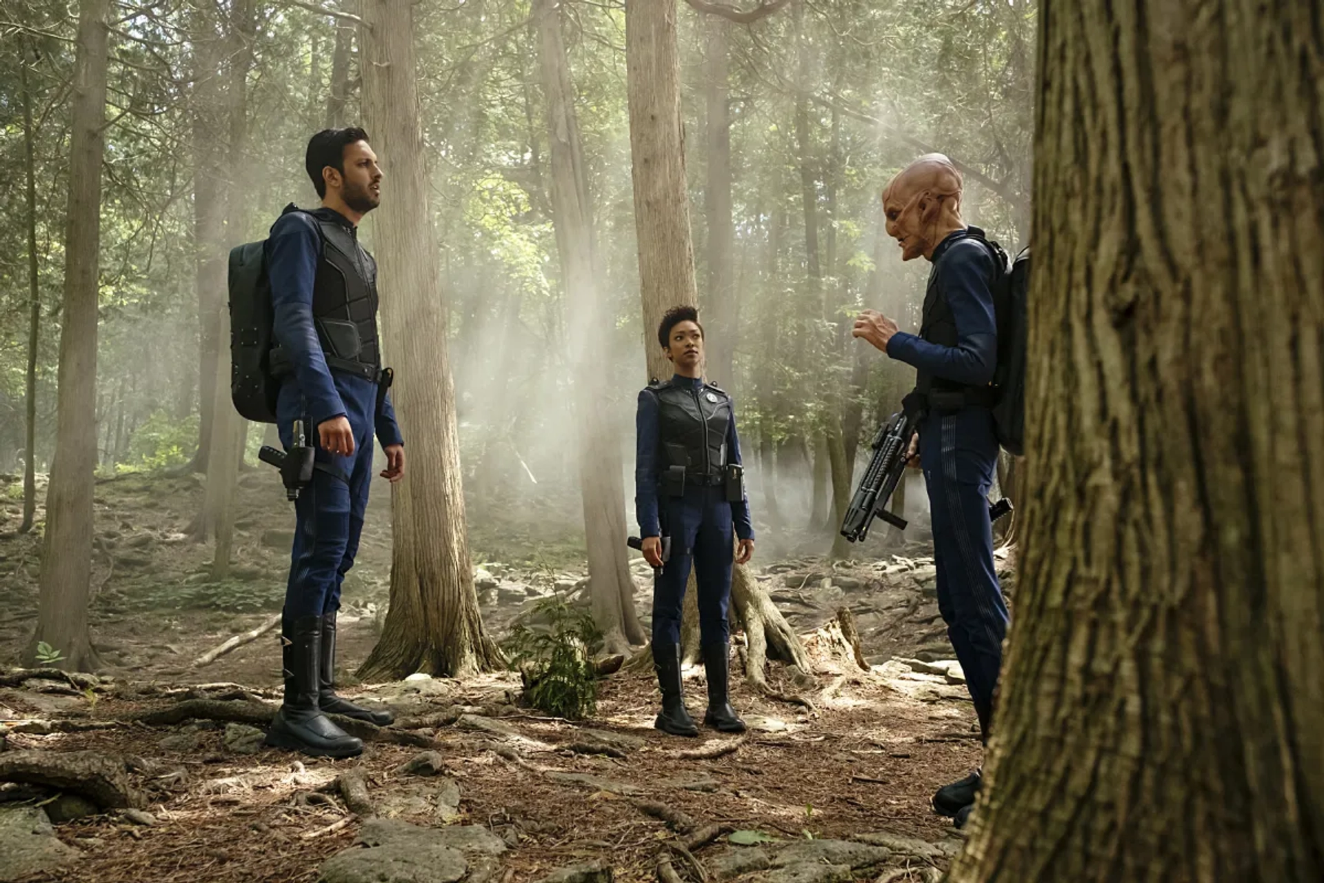 Doug Jones, Sonequa Martin-Green, and Shazad Latif in Star Trek: Discovery (2017)