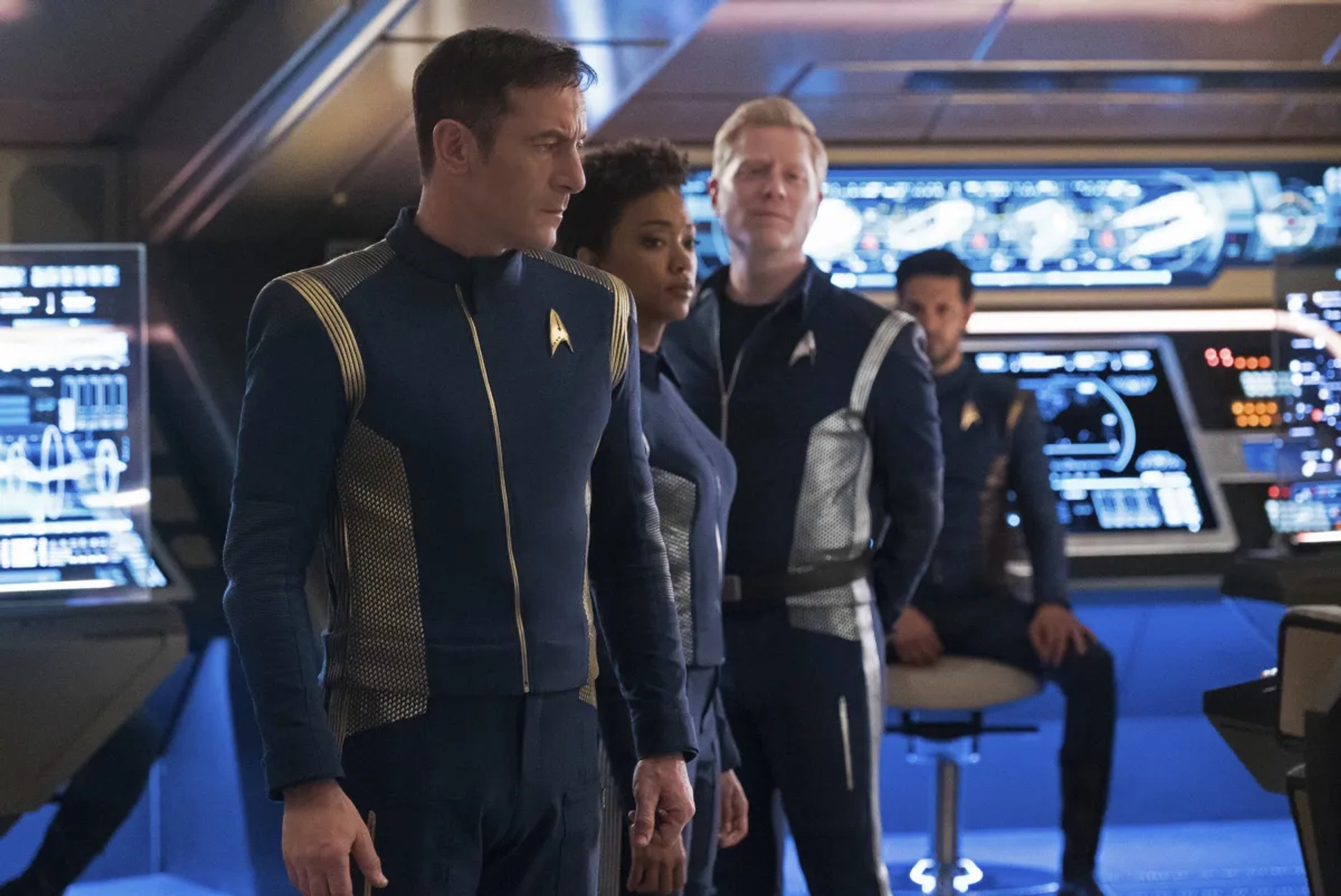 Jason Isaacs, Anthony Rapp, Sonequa Martin-Green, and Shazad Latif in Star Trek: Discovery (2017)