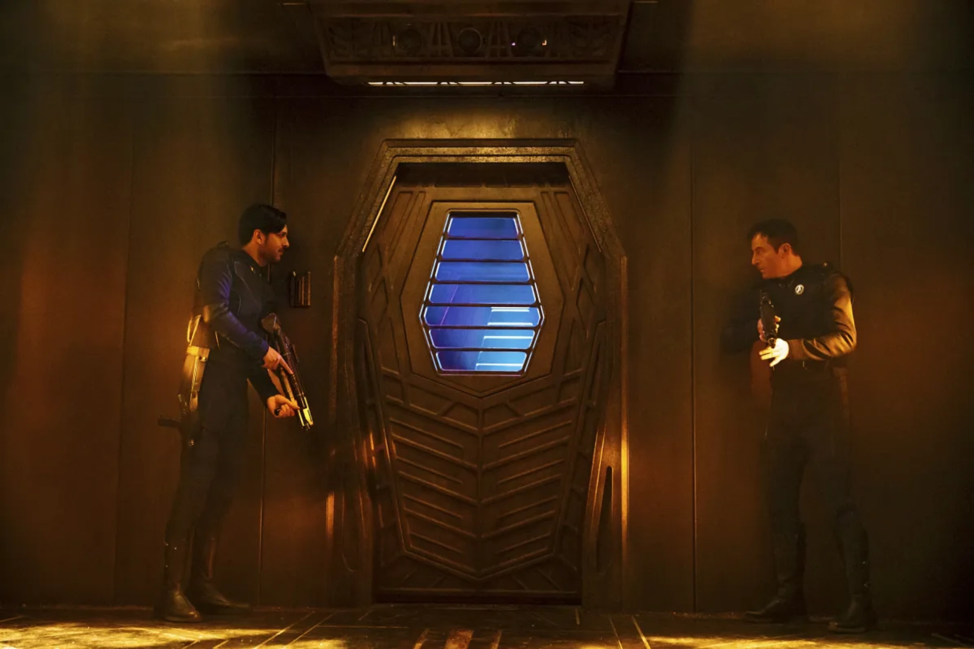 Jason Isaacs and Shazad Latif in Star Trek: Discovery (2017)