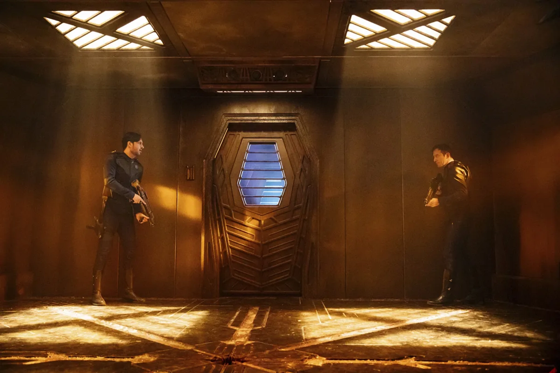 Jason Isaacs and Shazad Latif in Star Trek: Discovery (2017)