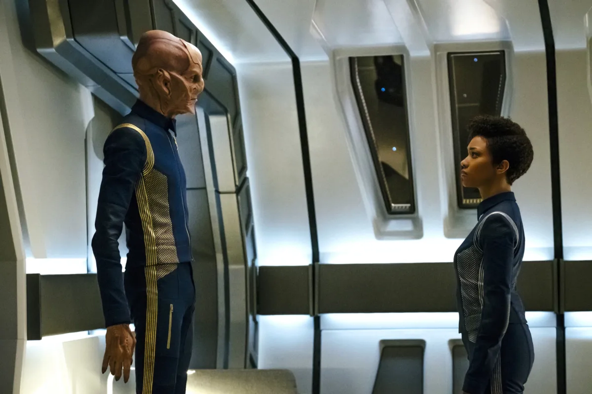 Doug Jones and Sonequa Martin-Green in Star Trek: Discovery (2017)