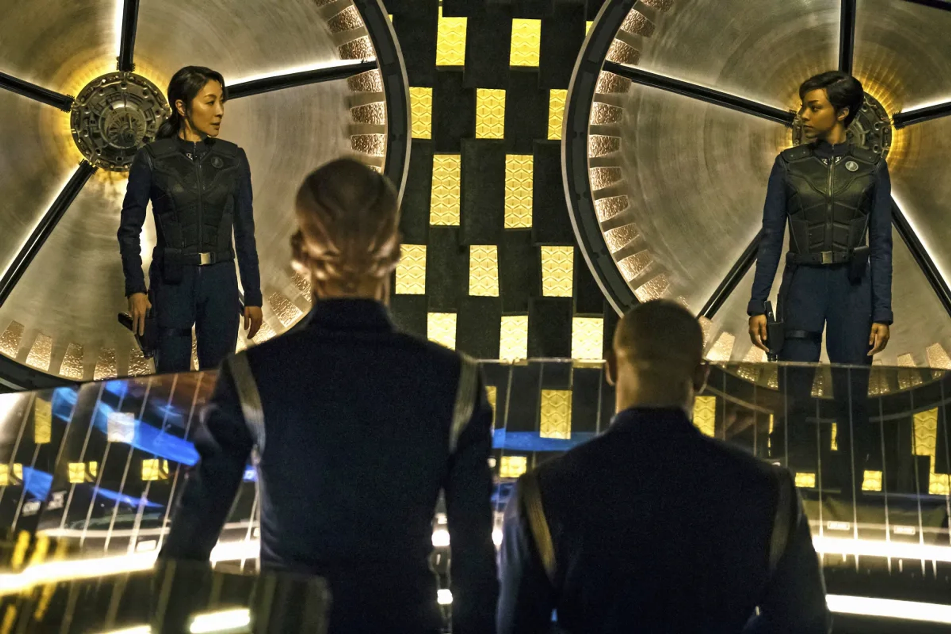 Michelle Yeoh and Sonequa Martin-Green in Star Trek: Discovery (2017)