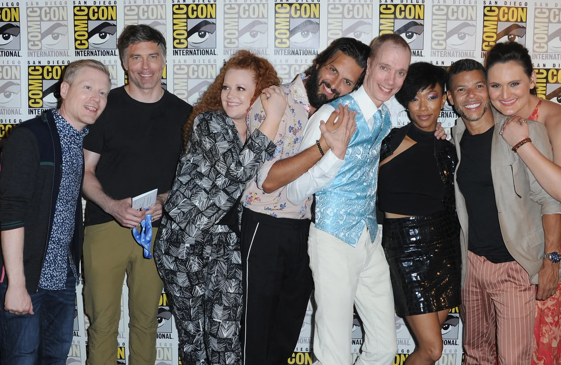 Wilson Cruz, Doug Jones, Anson Mount, Anthony Rapp, Mary Chieffo, Sonequa Martin-Green, Shazad Latif, and Mary Wiseman at an event for Star Trek: Discovery (2017)