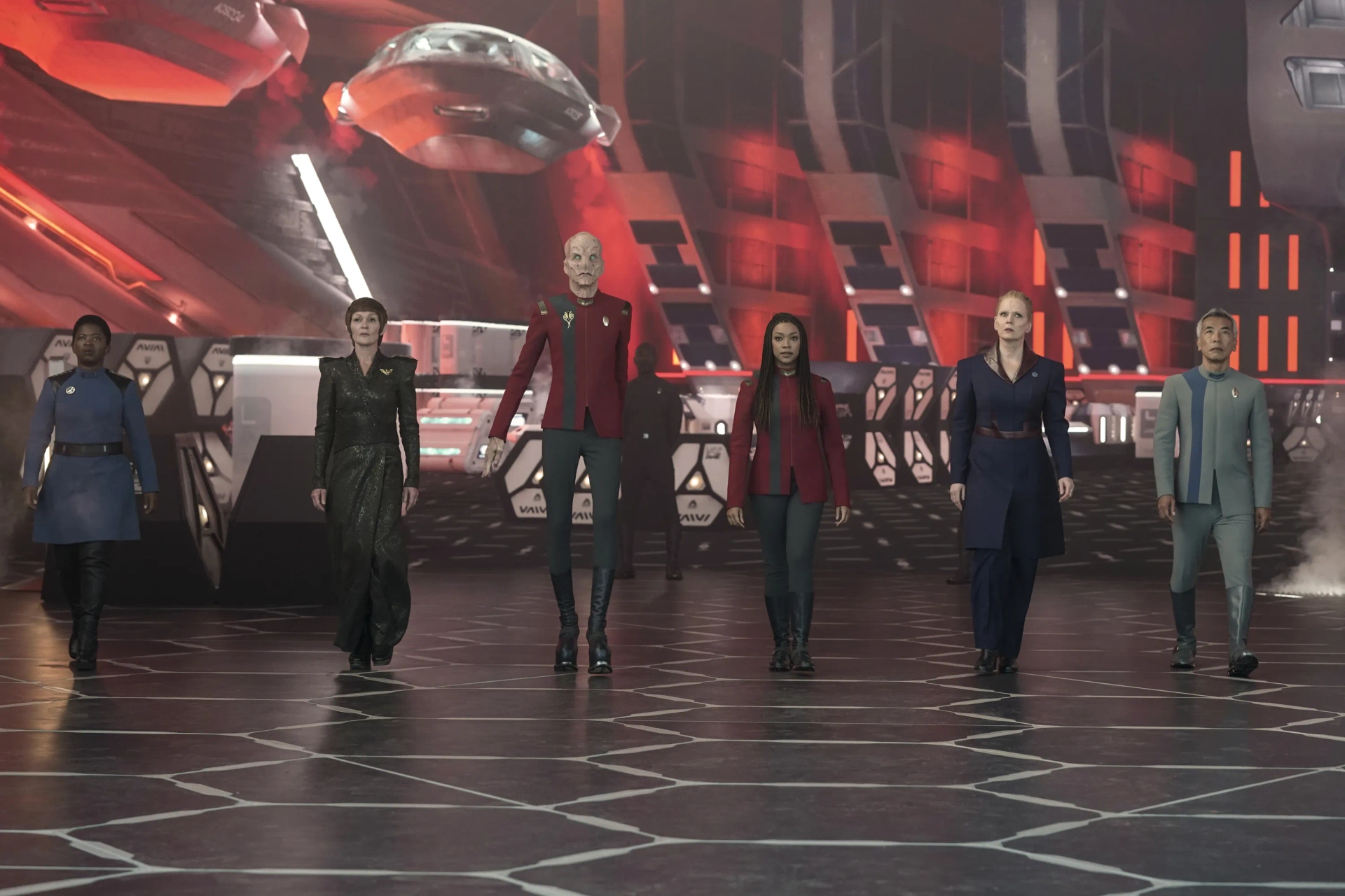 Doug Jones, Hiro Kanagawa, Tara Rosling, Chelah Horsdal, Sonequa Martin-Green, and Phumzile Sitole in Star Trek: Discovery: Species Ten-C (2022)