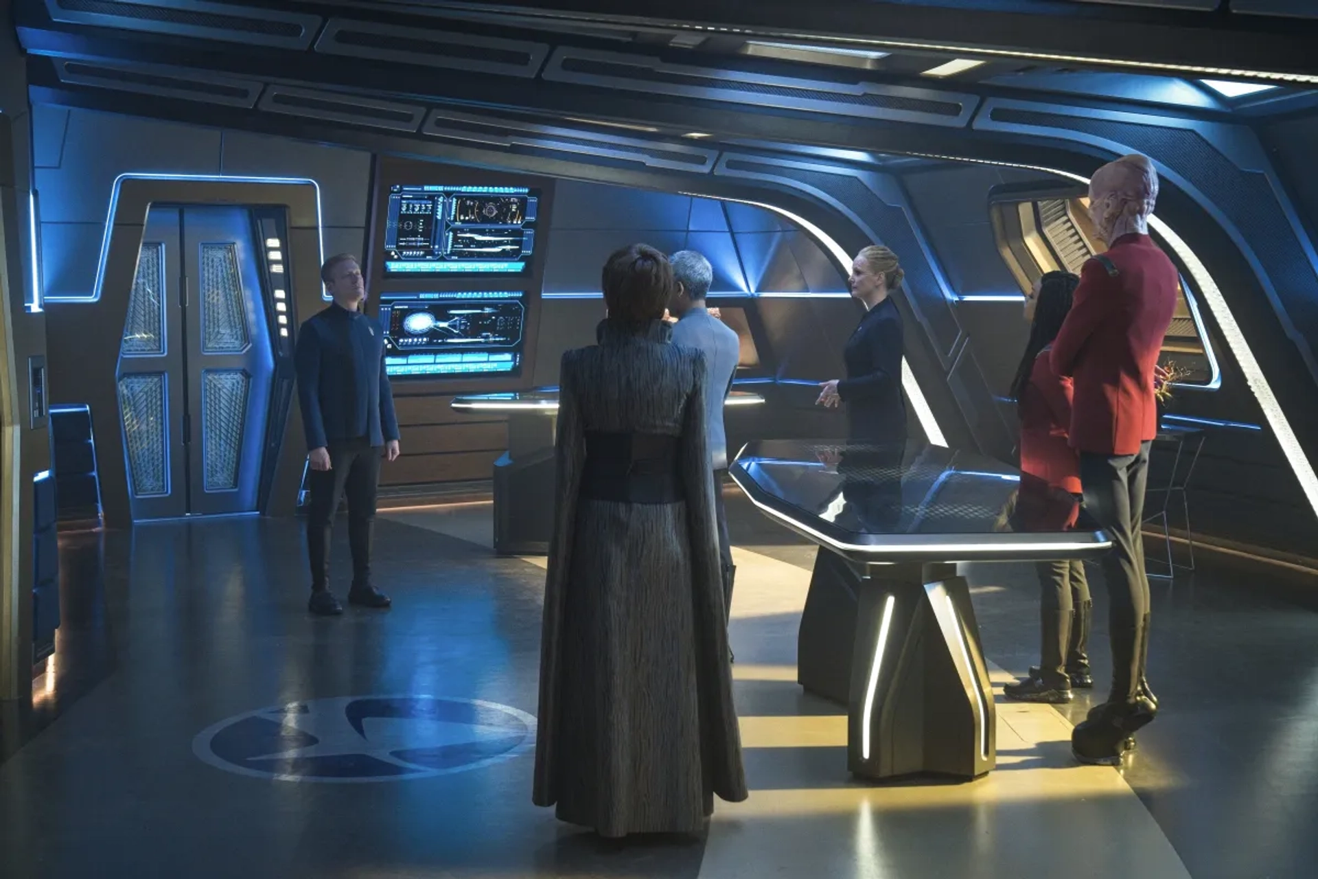 Doug Jones, Hiro Kanagawa, Anthony Rapp, Tara Rosling, Chelah Horsdal, and Sonequa Martin-Green in Star Trek: Discovery: Rosetta (2022)