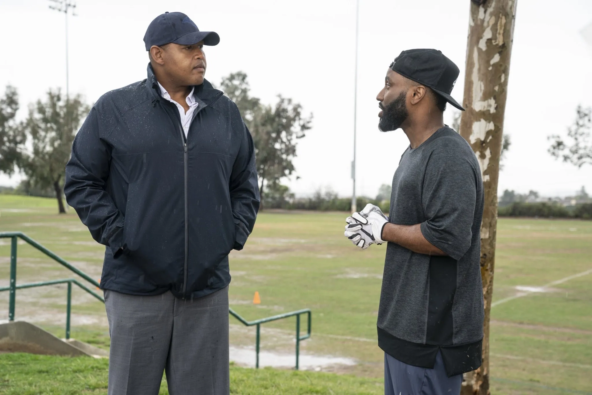 Omar Benson Miller and John David Washington in Ballers (2015)