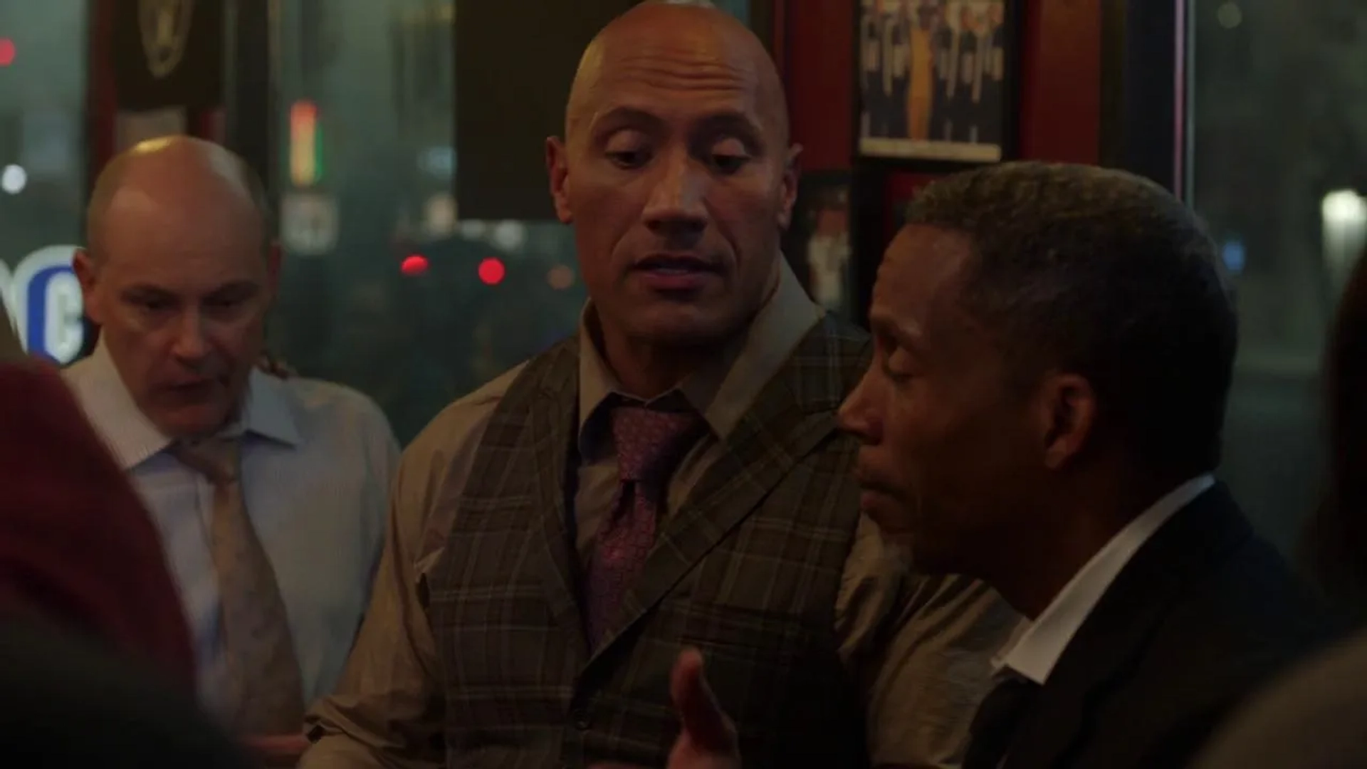 Dwayne Johnson and Rob Corddry in Ballers (2015)