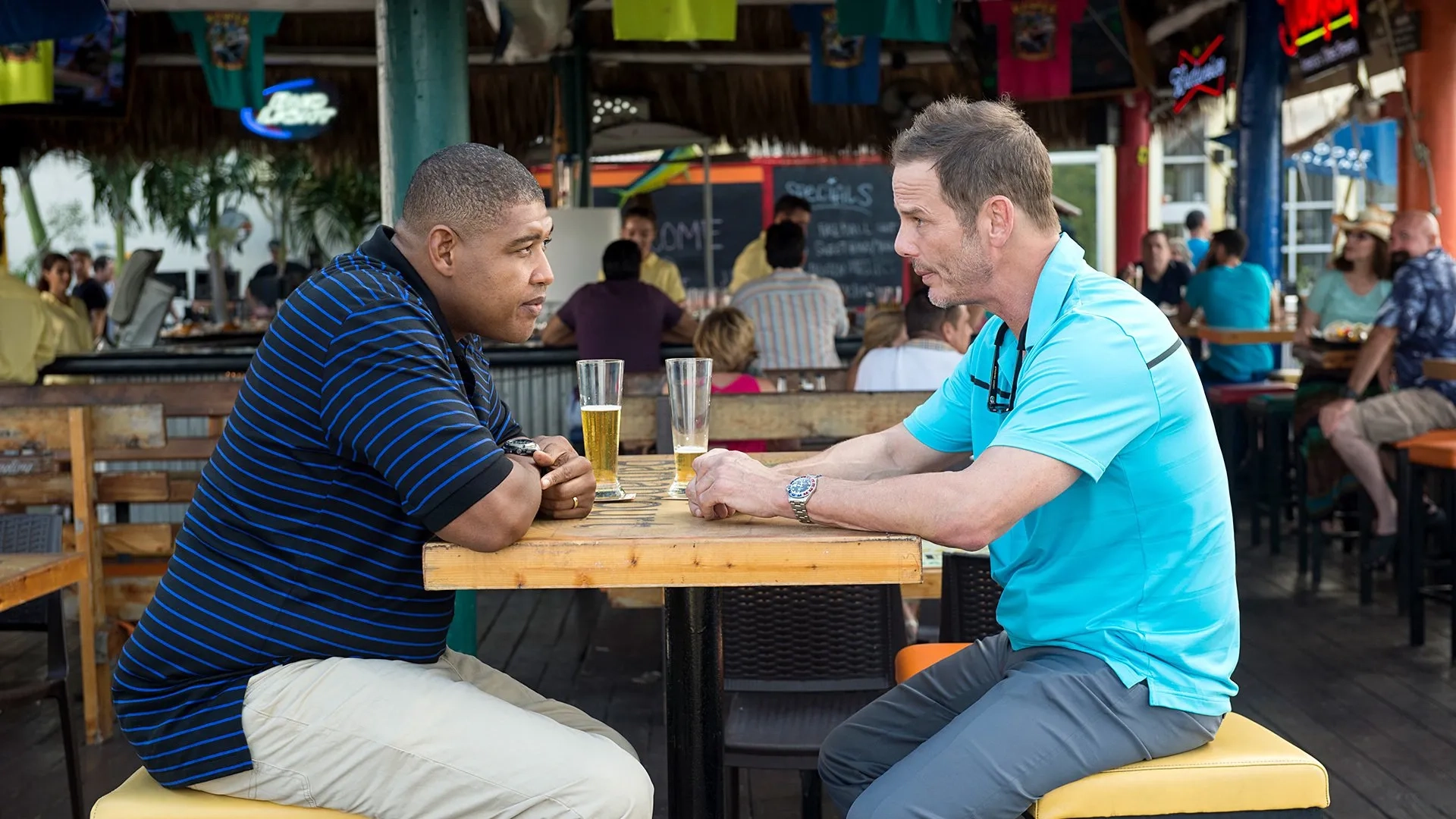 Peter Berg and Omar Benson Miller in Ballers (2015)