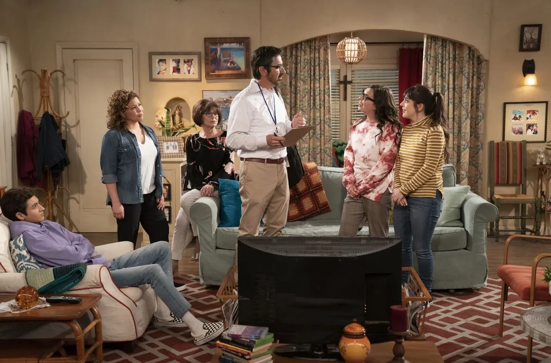 Rita Moreno, Ray Romano, Justina Machado, Isabella Gomez, Sheridan Pierce, and Marcel Ruiz in One Day at a Time: Checking Boxes (2020)