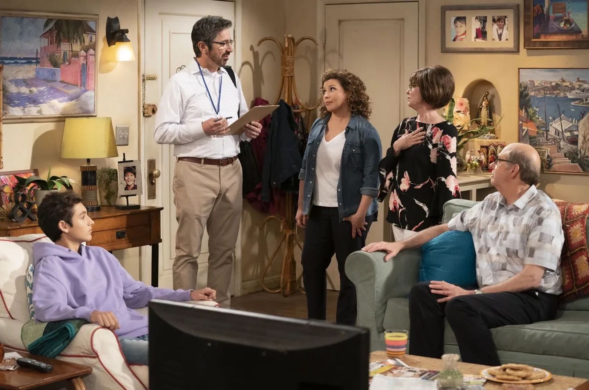 Rita Moreno, Ray Romano, Justina Machado, Stephen Tobolowsky, and Marcel Ruiz in One Day at a Time: Checking Boxes (2020)