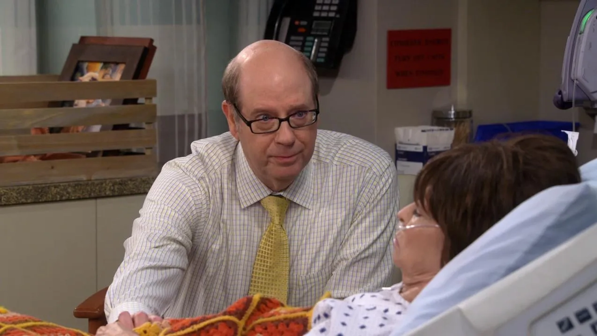 Rita Moreno and Stephen Tobolowsky in One Day at a Time (2017)