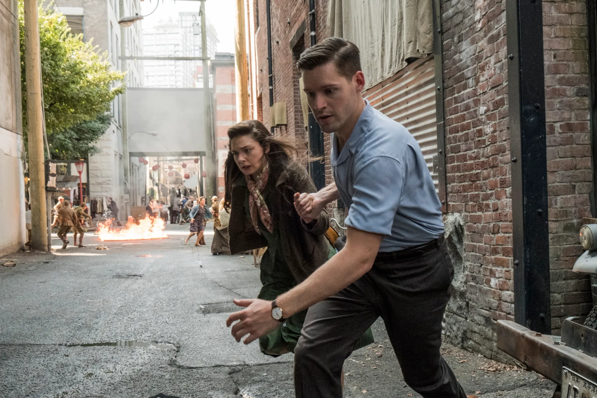 Alexa Davalos and Luke Kleintank in The Man in the High Castle (2015)