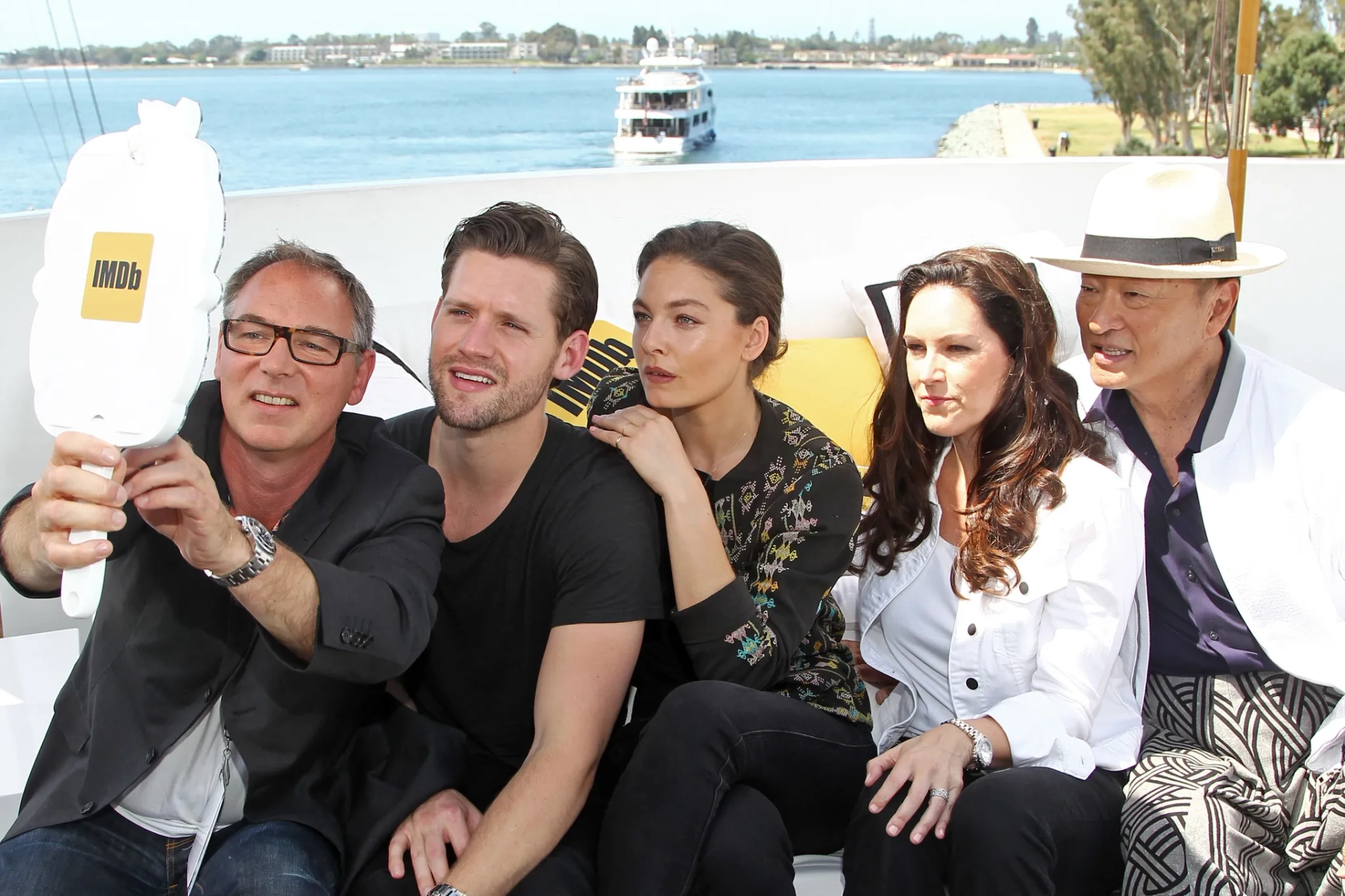 Cary-Hiroyuki Tagawa, Alexa Davalos, Isa Dick Hackett, and Luke Kleintank at an event for The Man in the High Castle (2015)