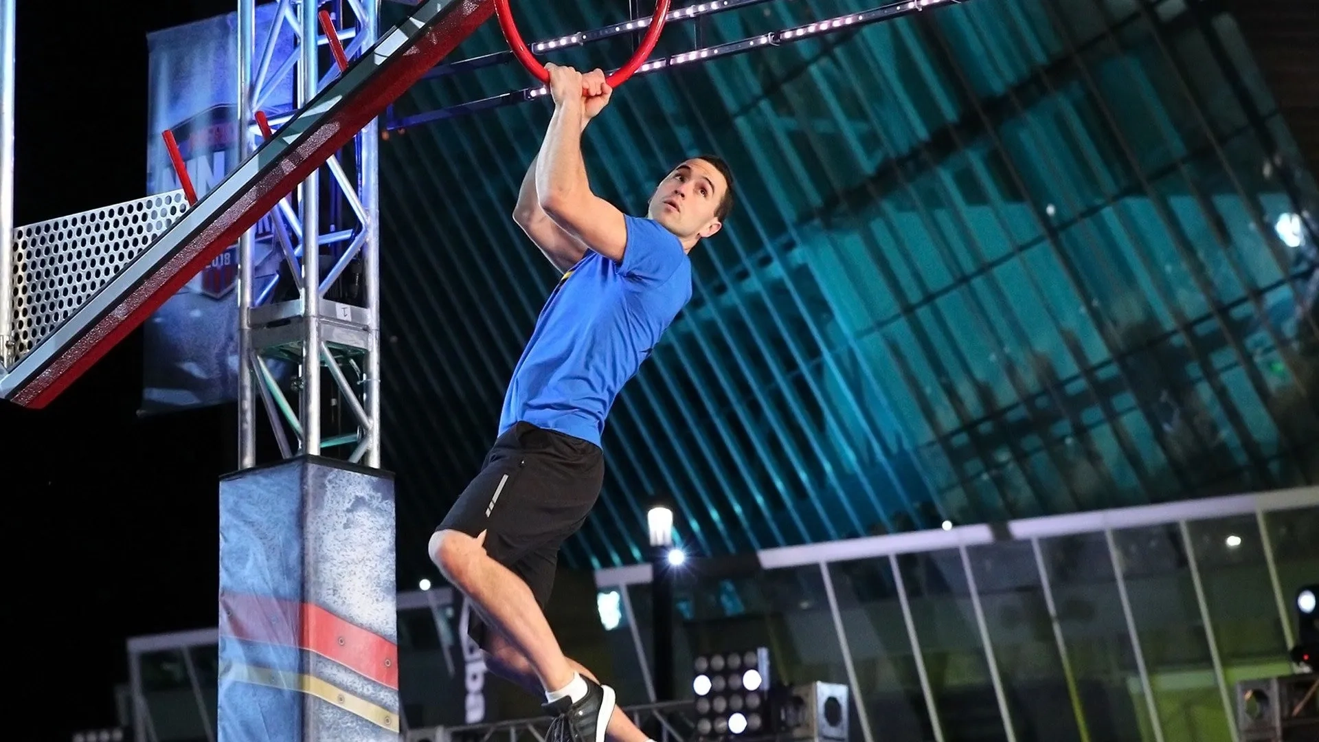 Joe Moravsky in American Ninja Warrior (2009)