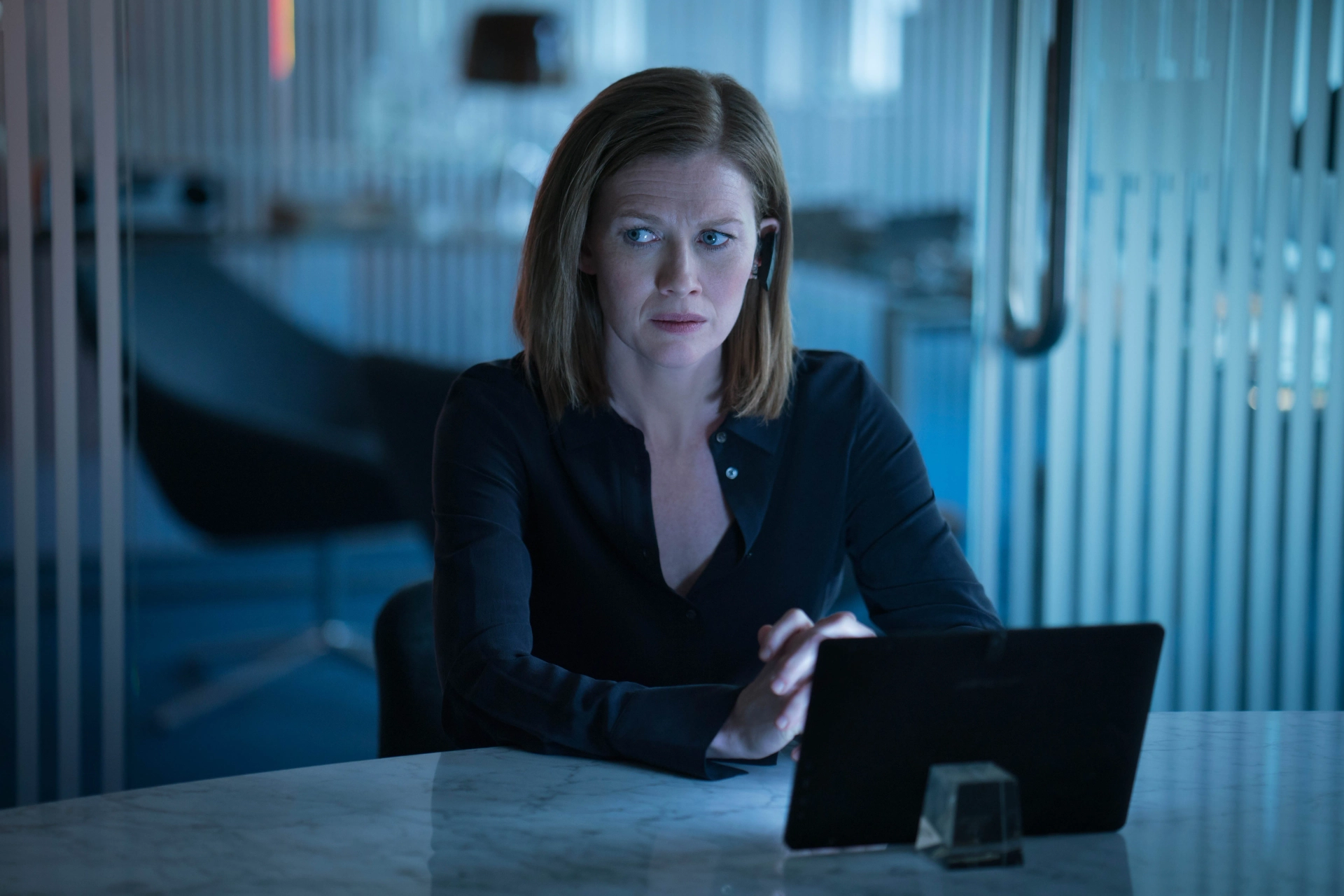 Mireille Enos in Hanna (2019)