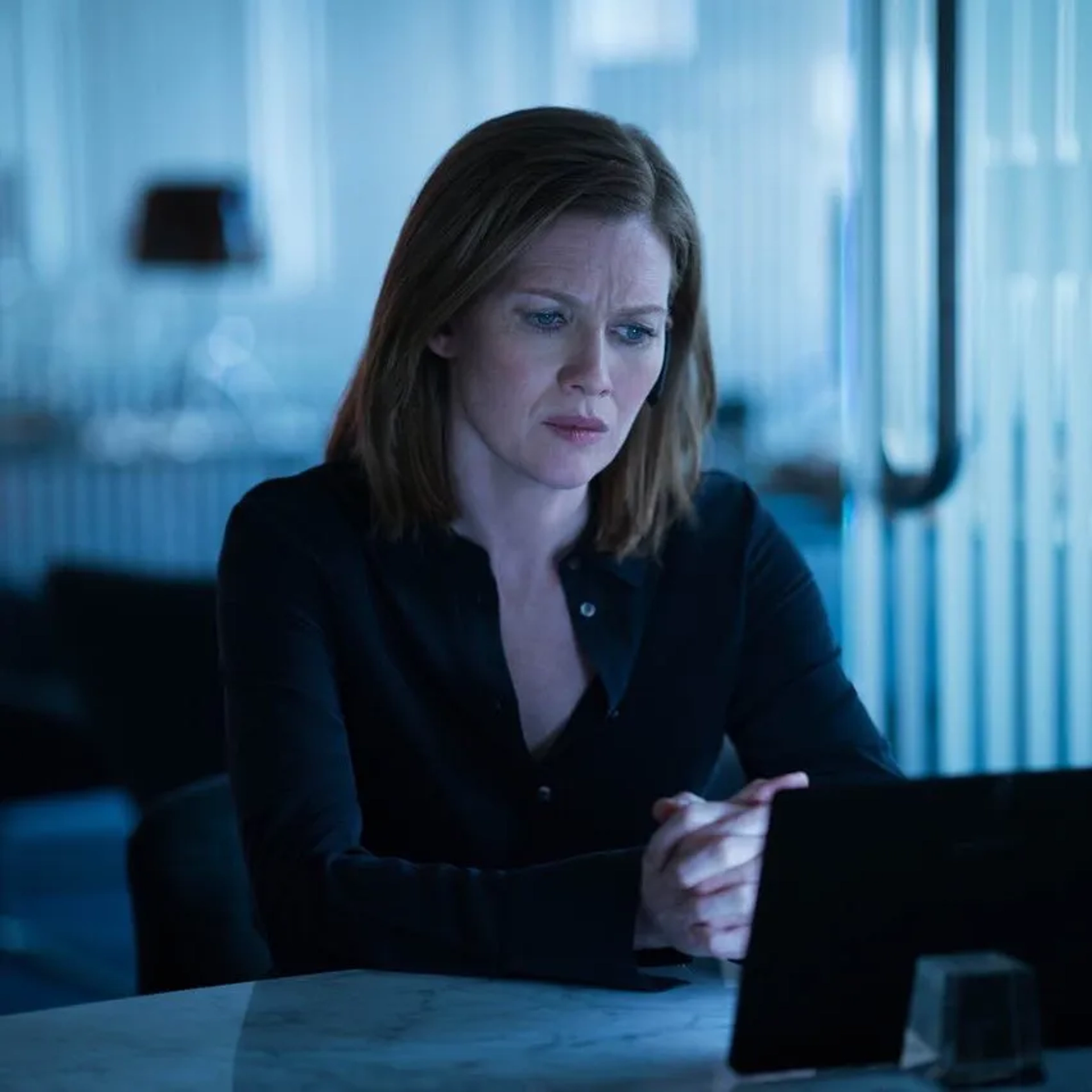 Mireille Enos in Hanna (2019)