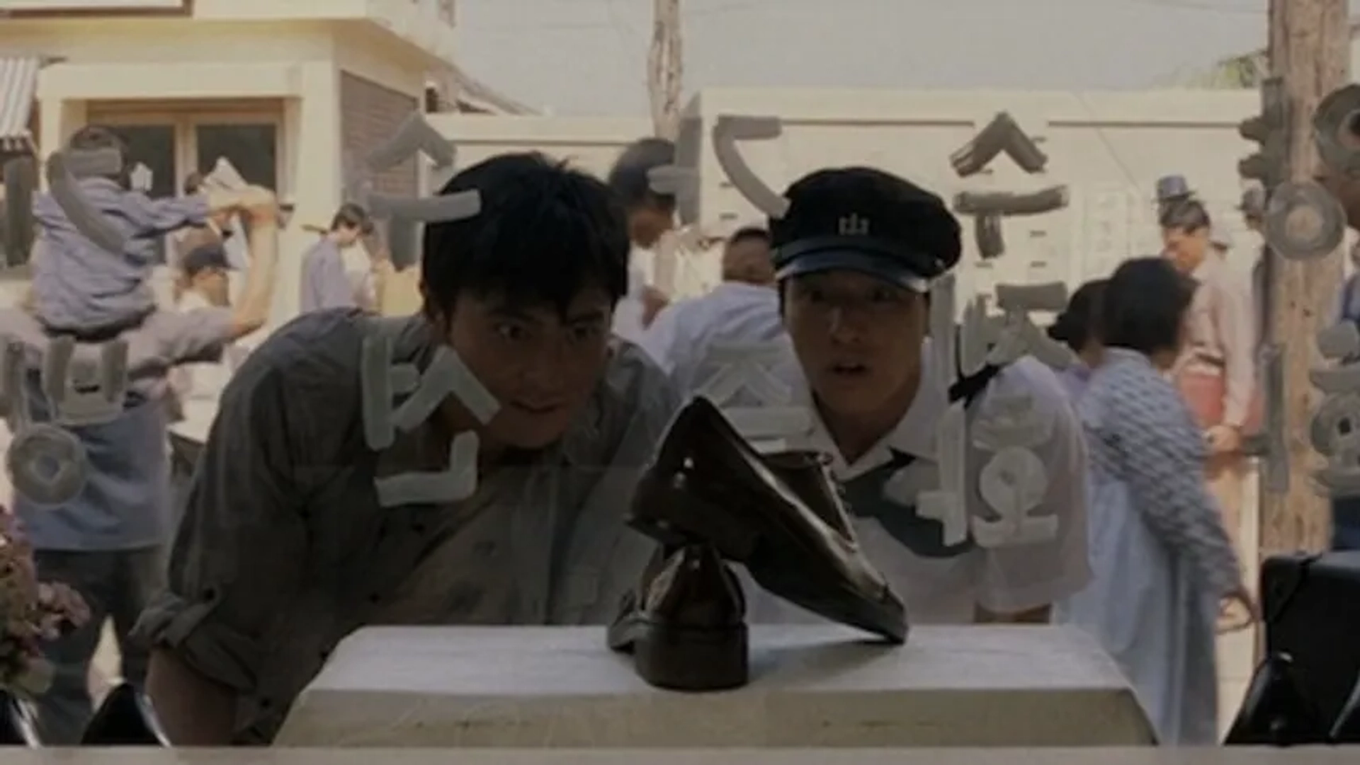 Jang Dong-Gun and Won Bin in Tae Guk Gi: The Brotherhood of War (2004)