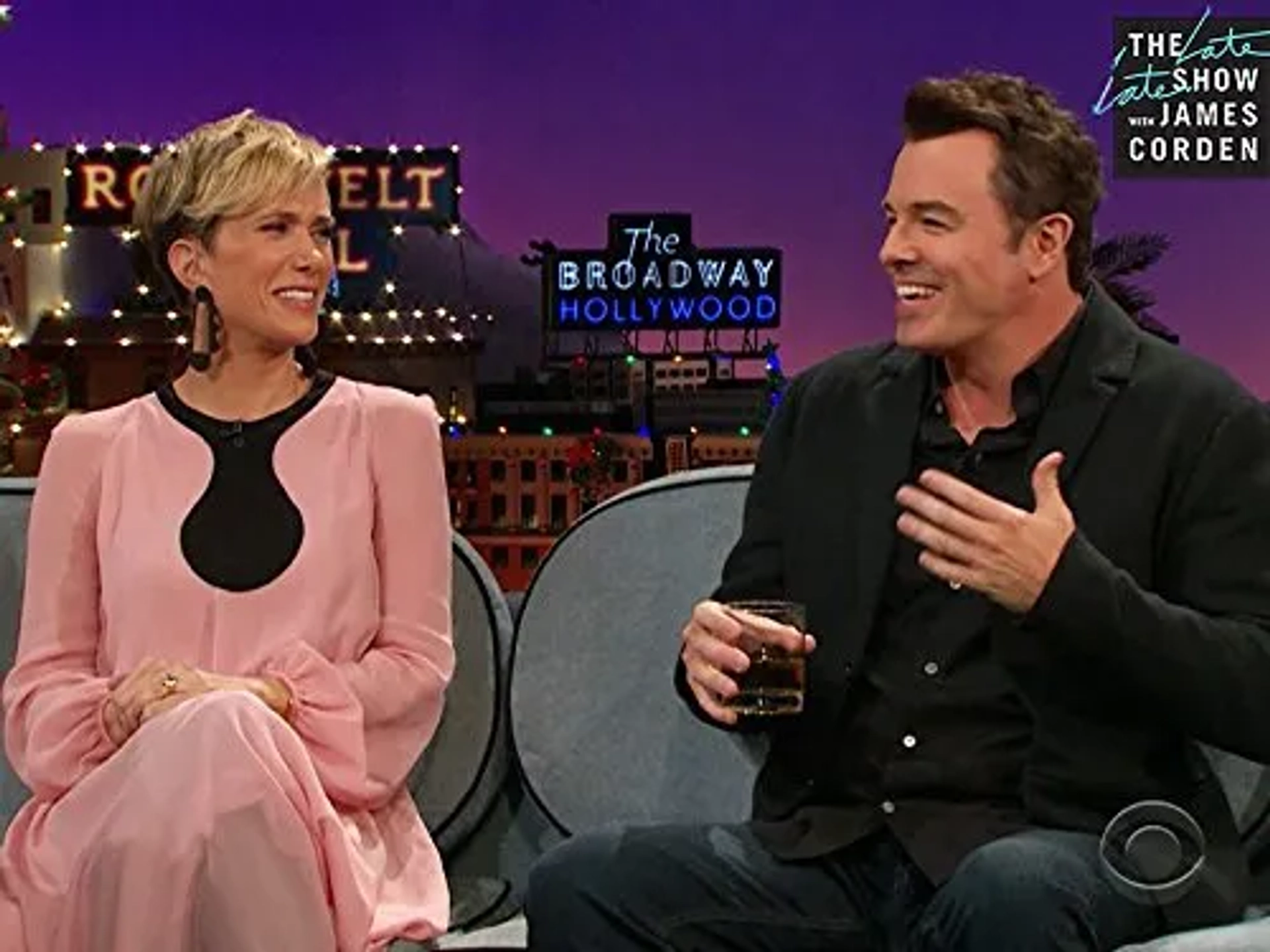 Seth MacFarlane and Kristen Wiig in The Late Late Show with James Corden (2015)