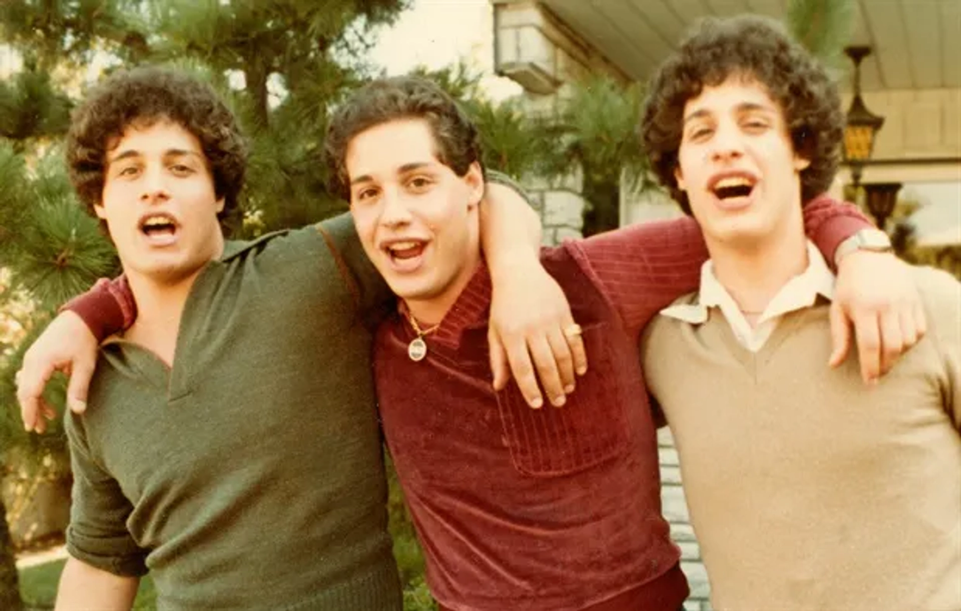 مستند سه غریبه همسان (Three Identical Strangers 2018)