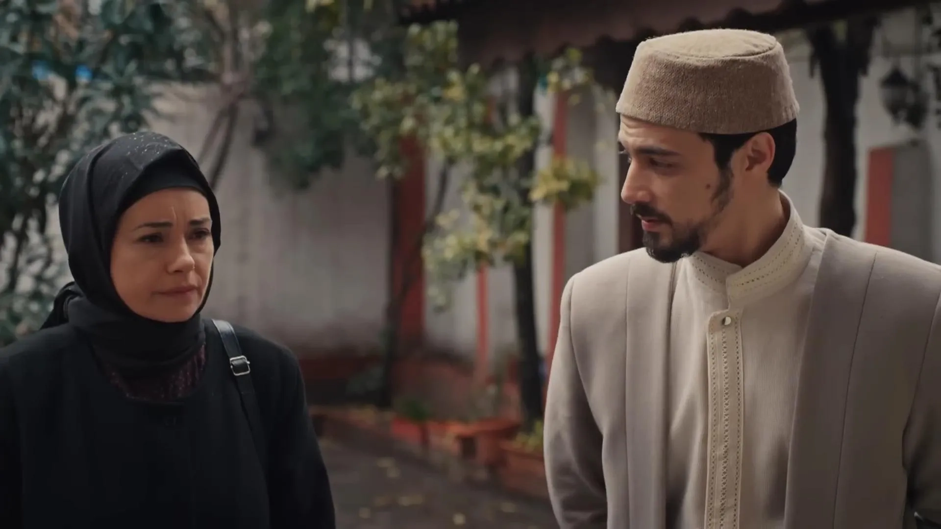 Özgü Namal and Mert Yazicioglu in Kizil Goncalar (2023)