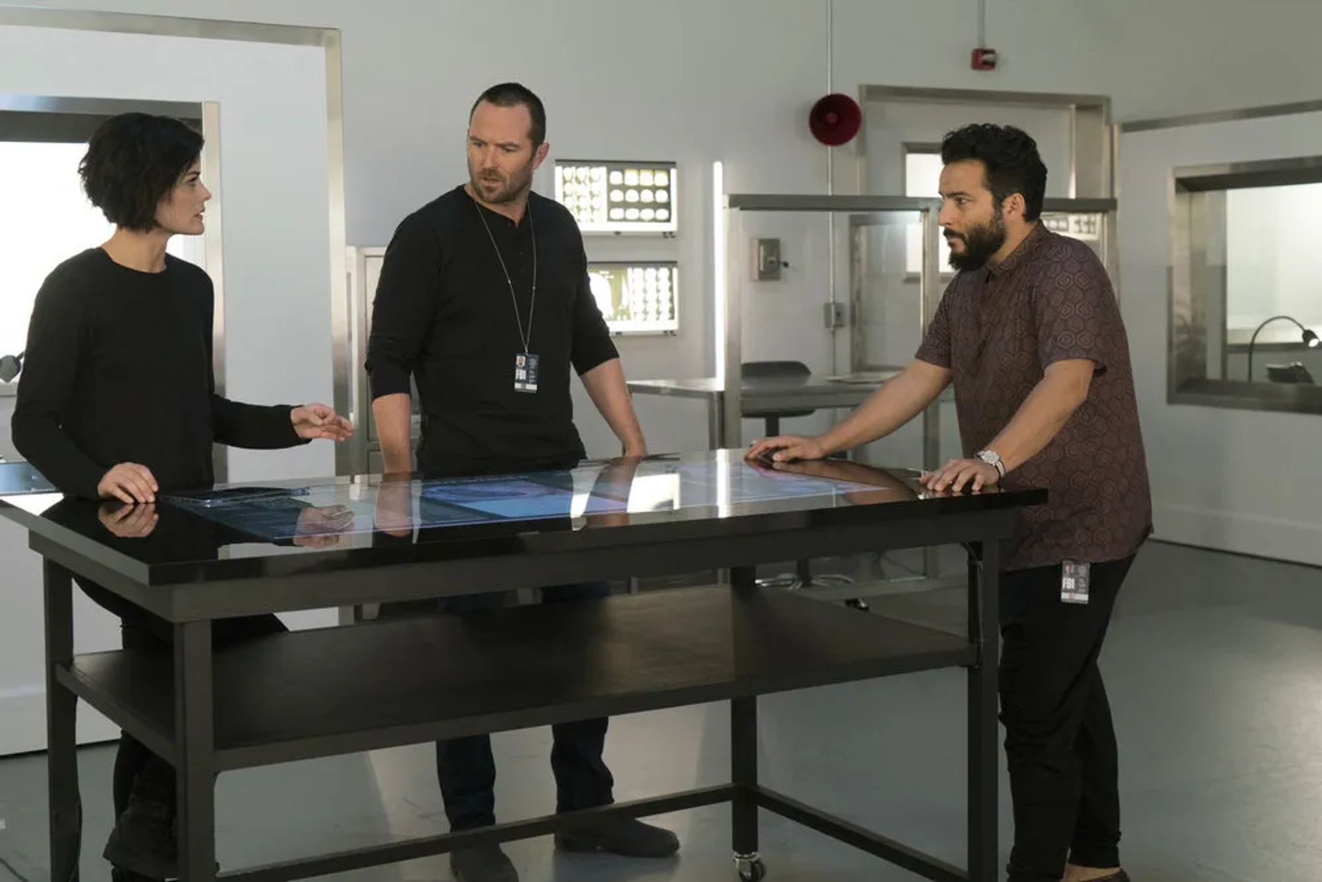 Sullivan Stapleton, Ennis Esmer, and Jaimie Alexander in Blindspot (2015)