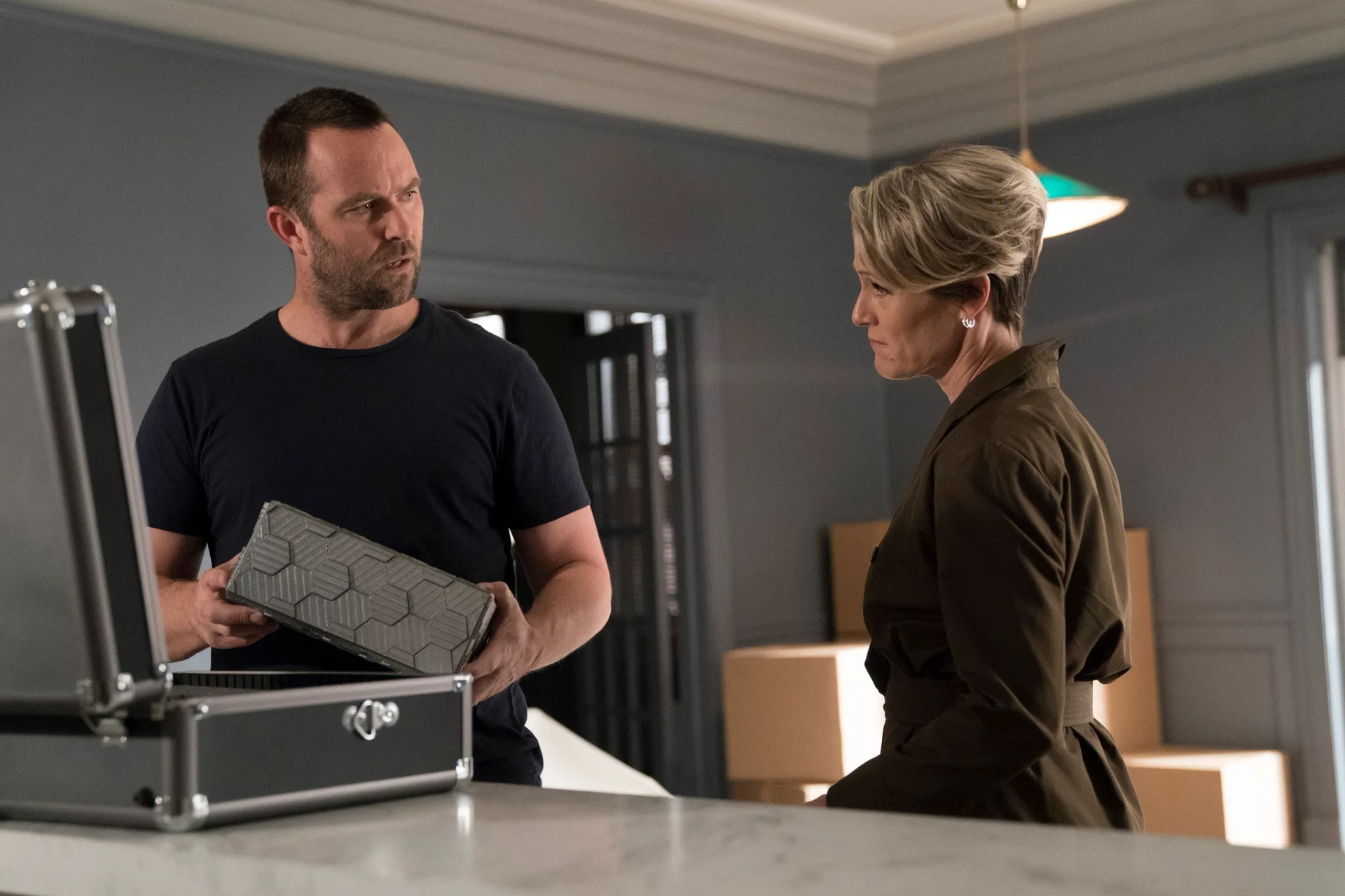 Mary Stuart Masterson and Sullivan Stapleton in Blindspot (2015)