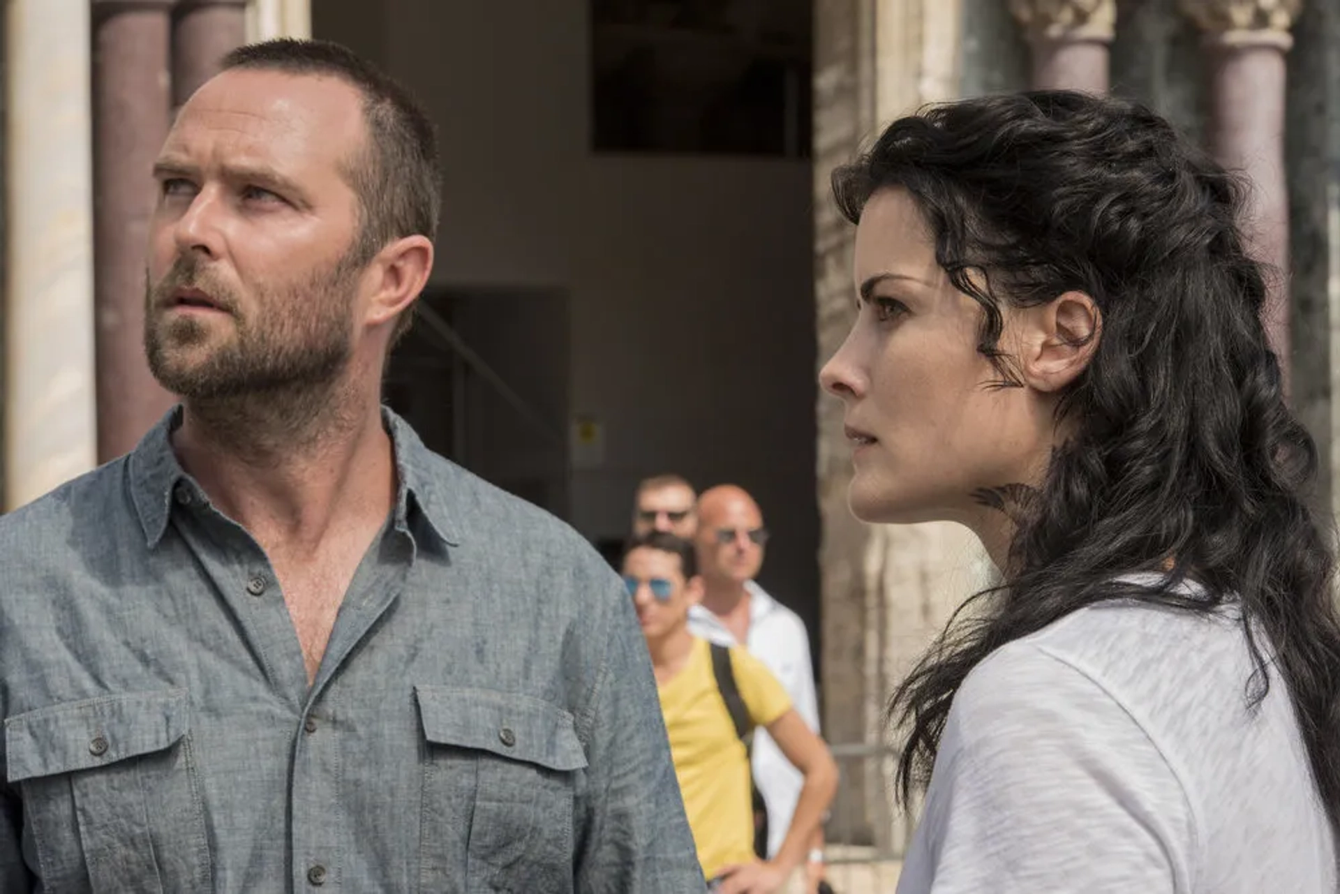 Sullivan Stapleton and Jaimie Alexander in Blindspot (2015)