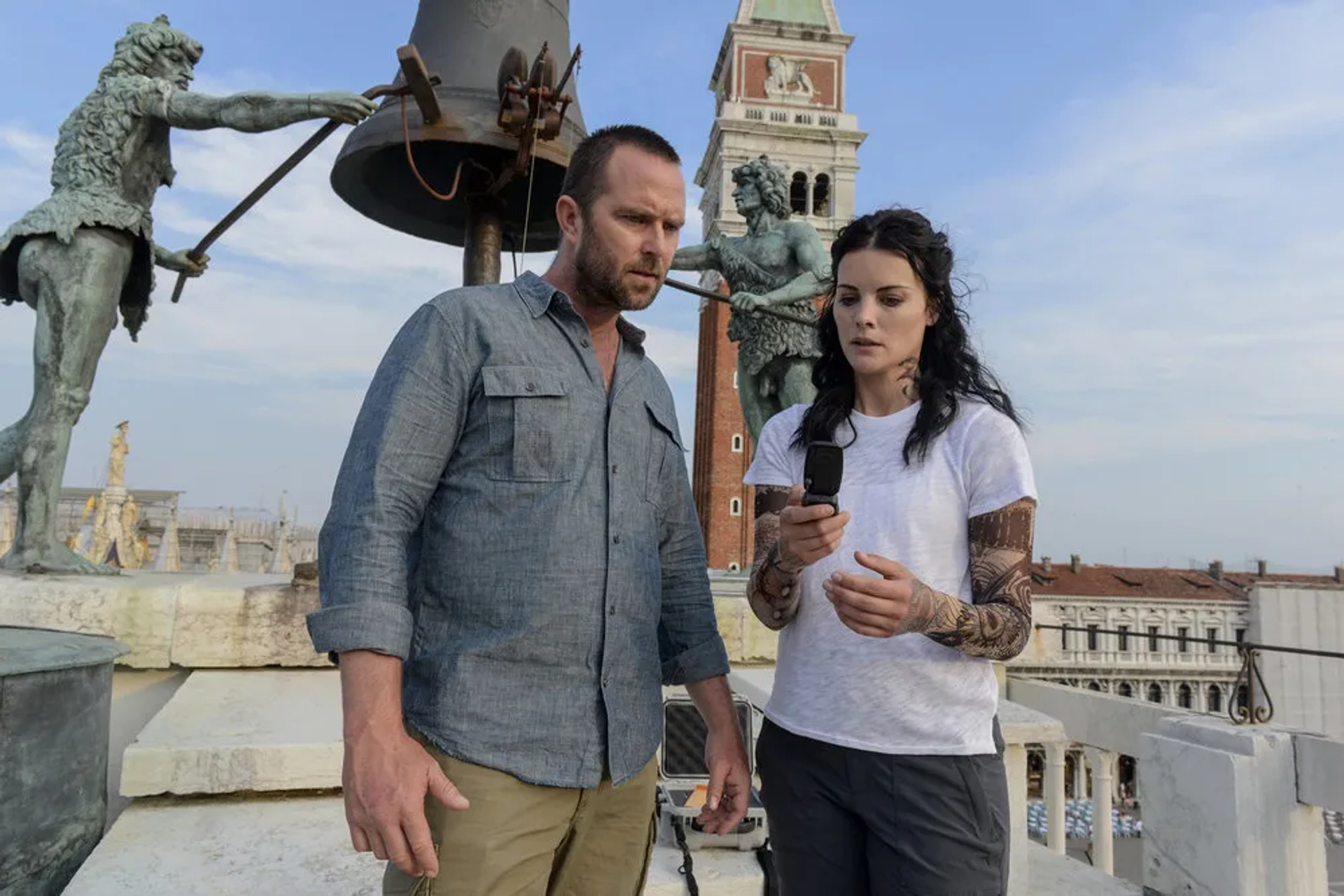 Sullivan Stapleton and Jaimie Alexander in Blindspot (2015)