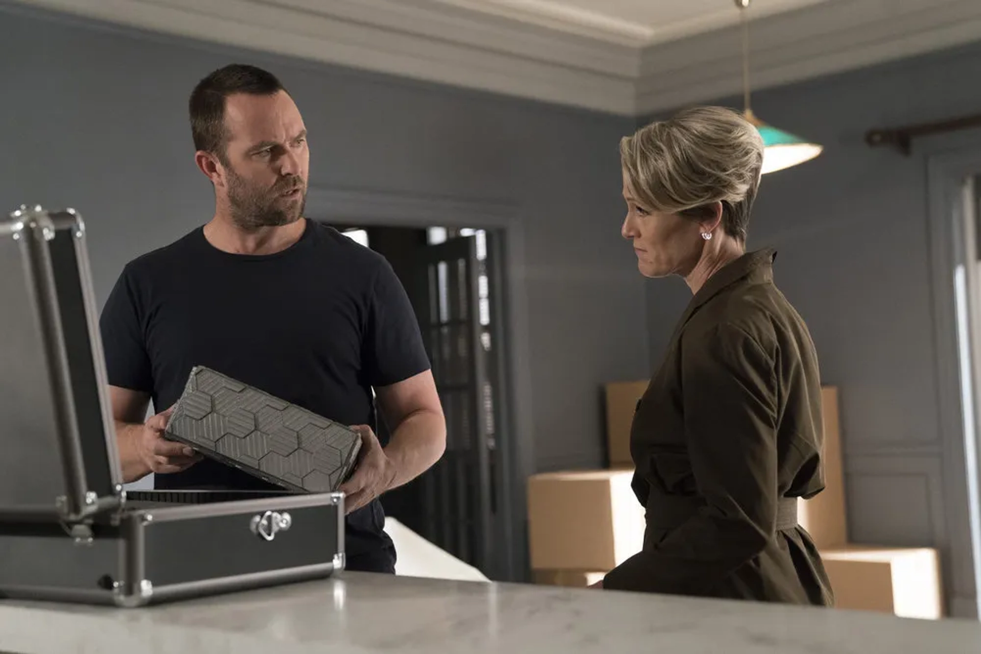 Mary Stuart Masterson and Sullivan Stapleton in Blindspot (2015)