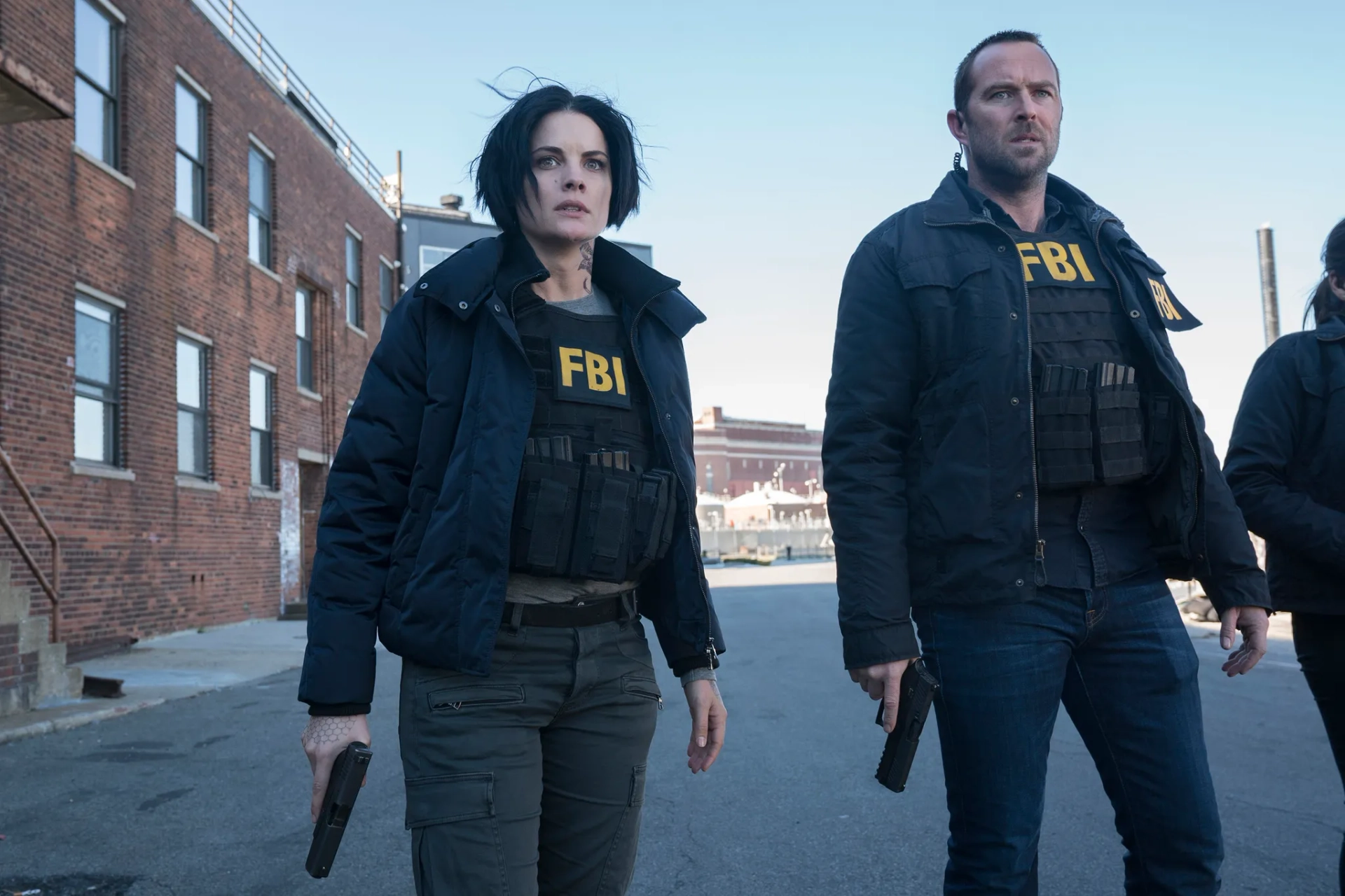 Sullivan Stapleton and Jaimie Alexander in Blindspot (2015)