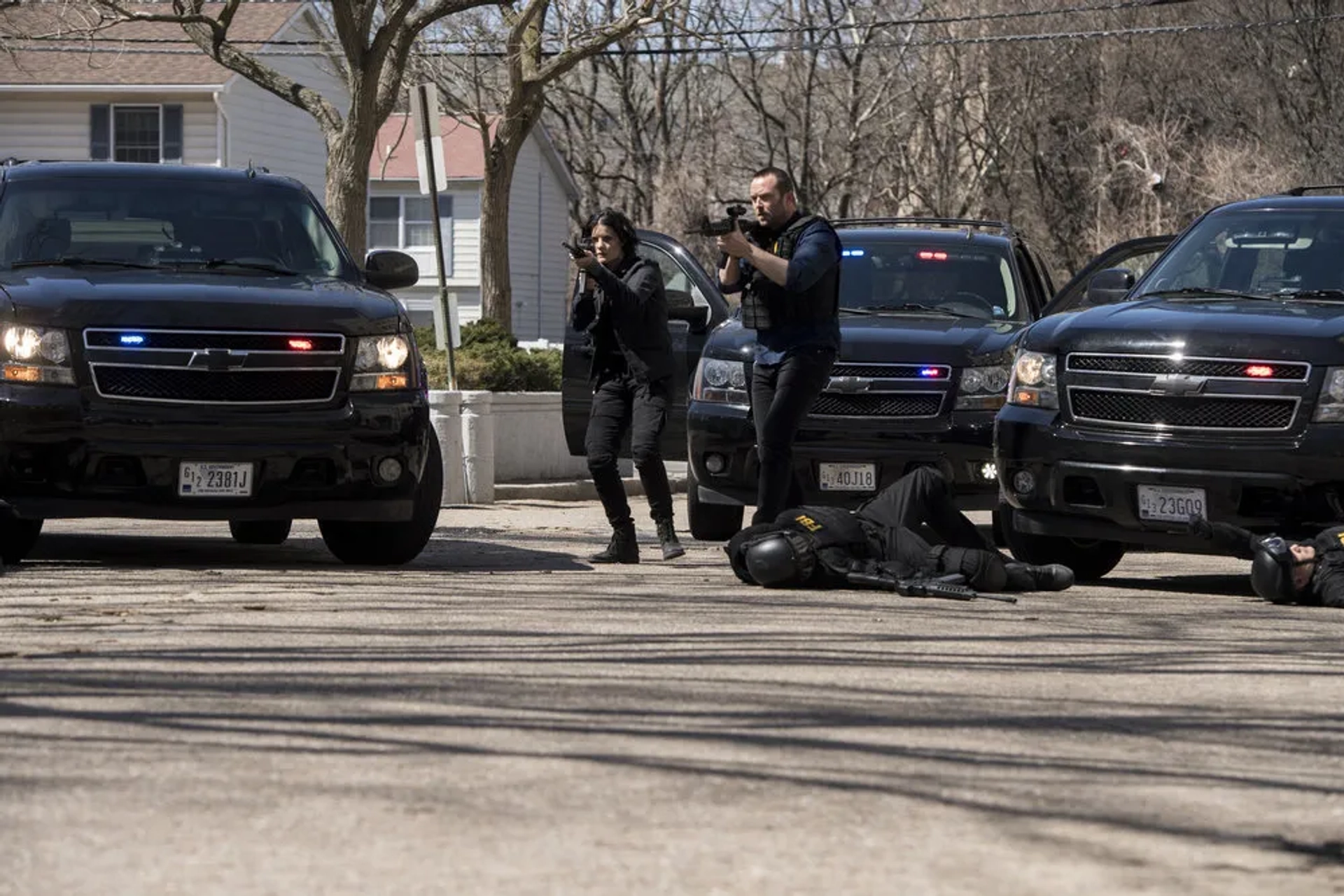 Sullivan Stapleton and Jaimie Alexander in Blindspot (2015)