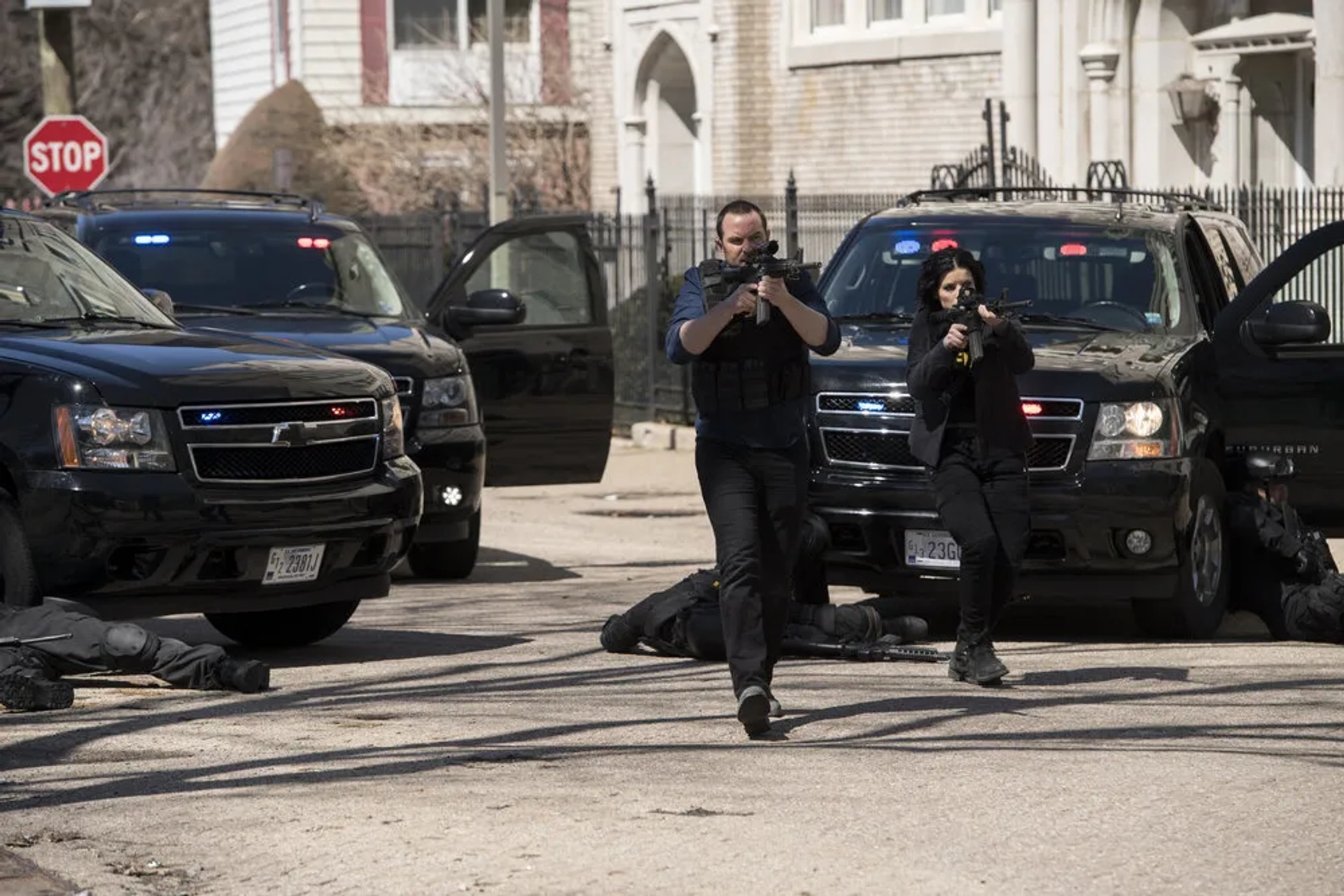 Sullivan Stapleton and Jaimie Alexander in Blindspot (2015)